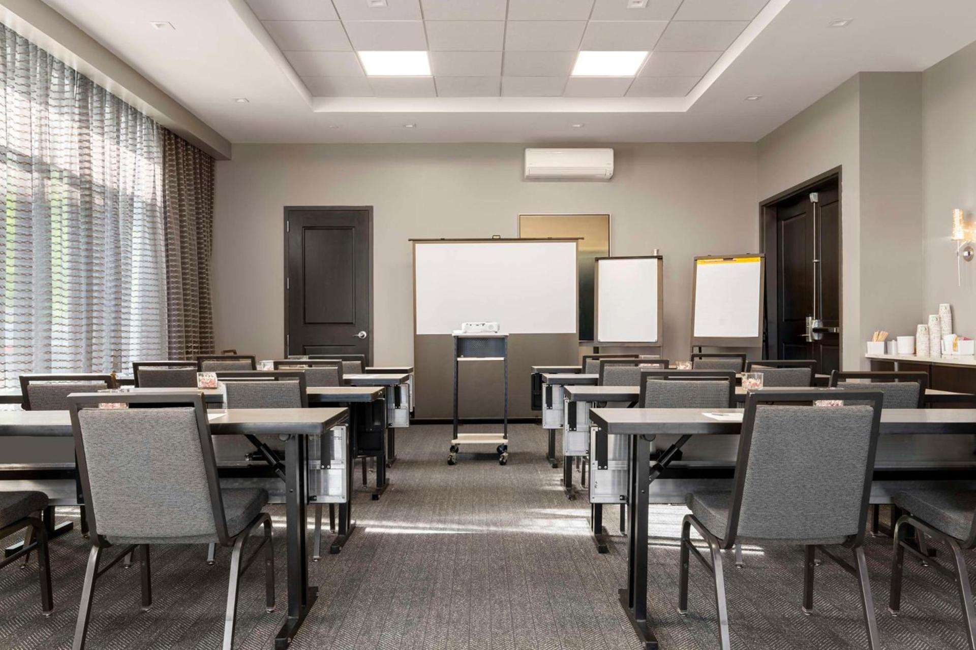 Hampton Inn & Suites-Worcester, MA photo 59