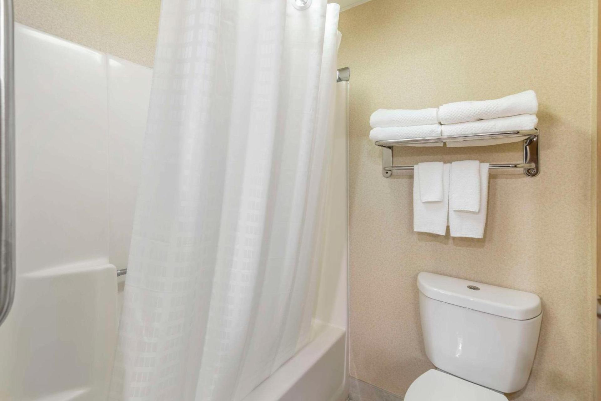 Quality Inn at Bangor Mall photo 13