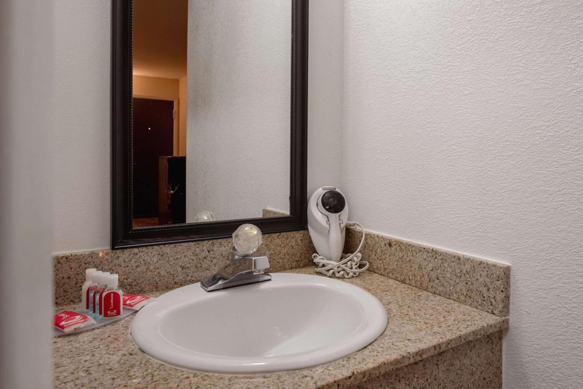 Econo Lodge Cortez near Mesa Verde photo 44