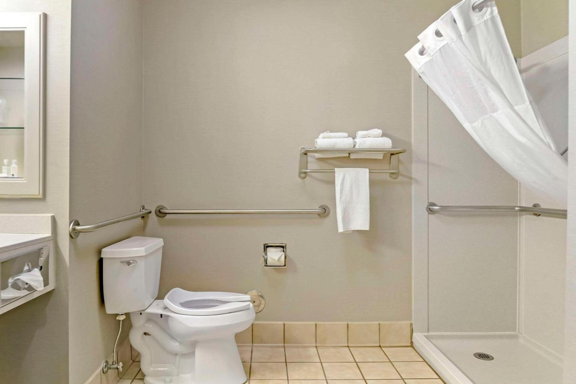 Quality Inn & Suites Monroe photo 19