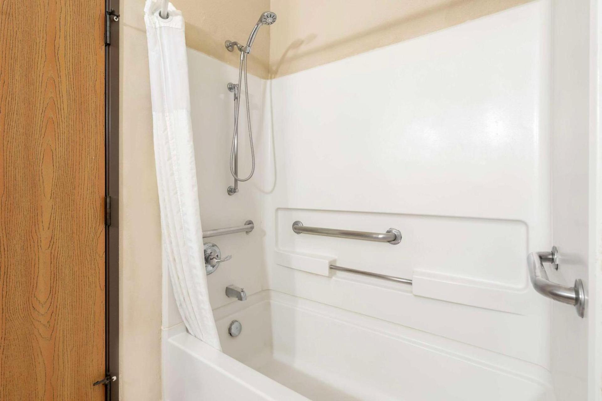 Comfort Suites McKinney-Allen photo 11