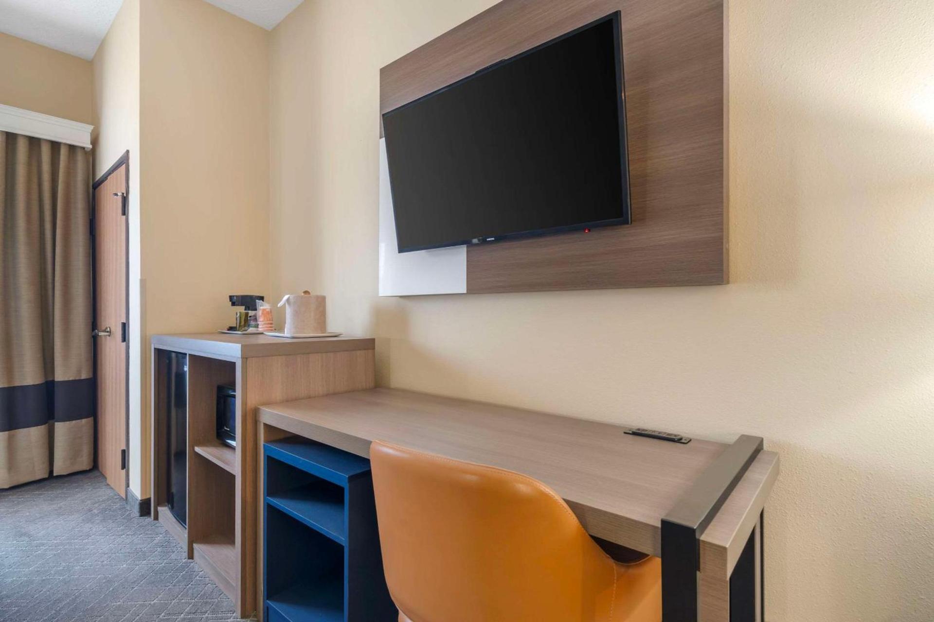 Comfort Suites McKinney-Allen photo 15