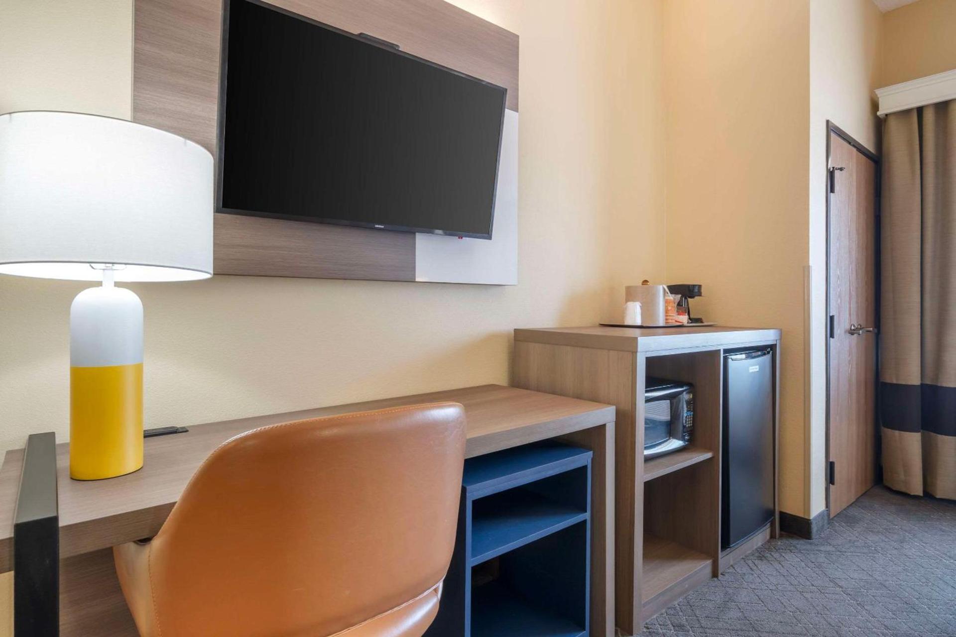 Comfort Suites McKinney-Allen photo 18