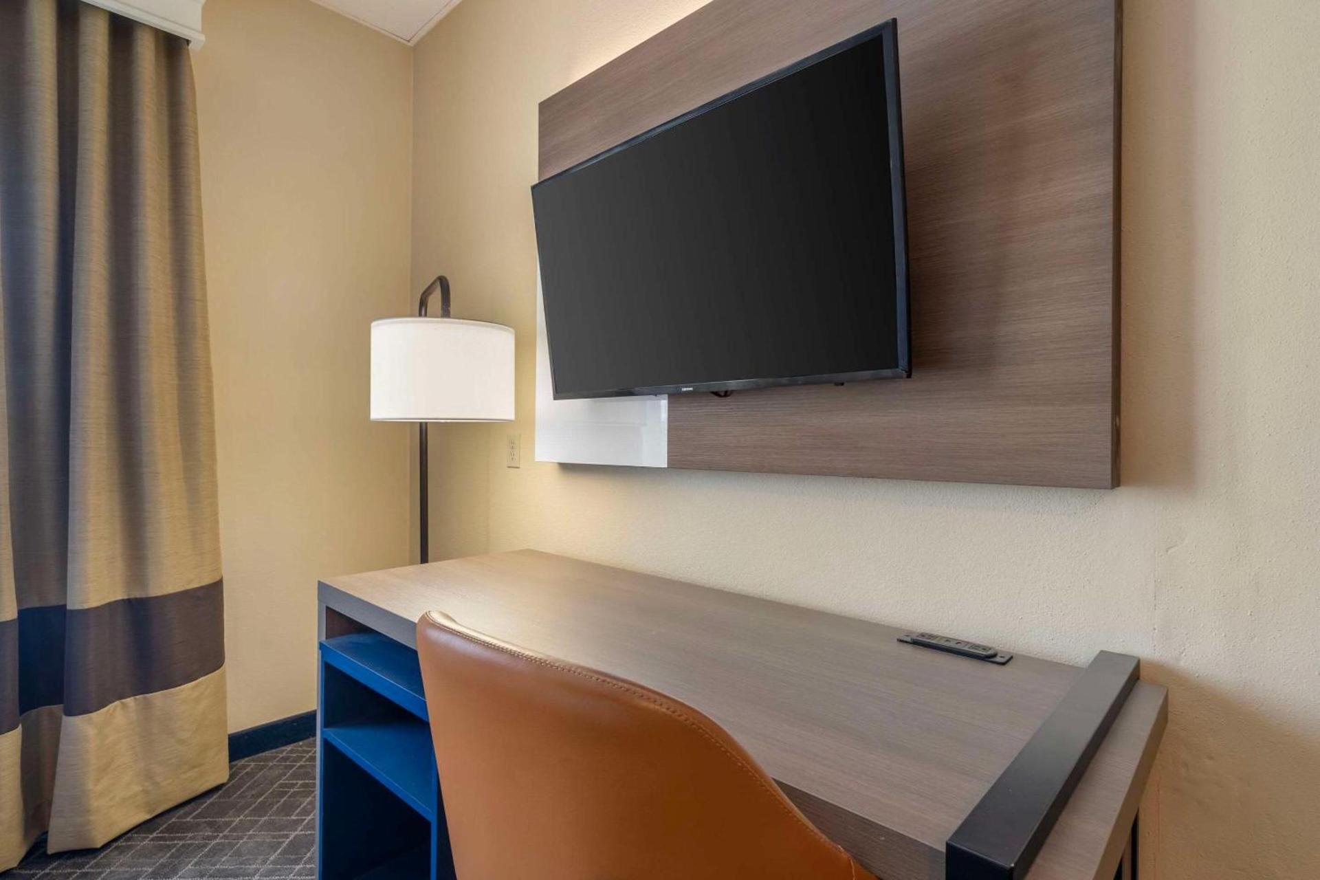 Comfort Suites McKinney-Allen photo 23