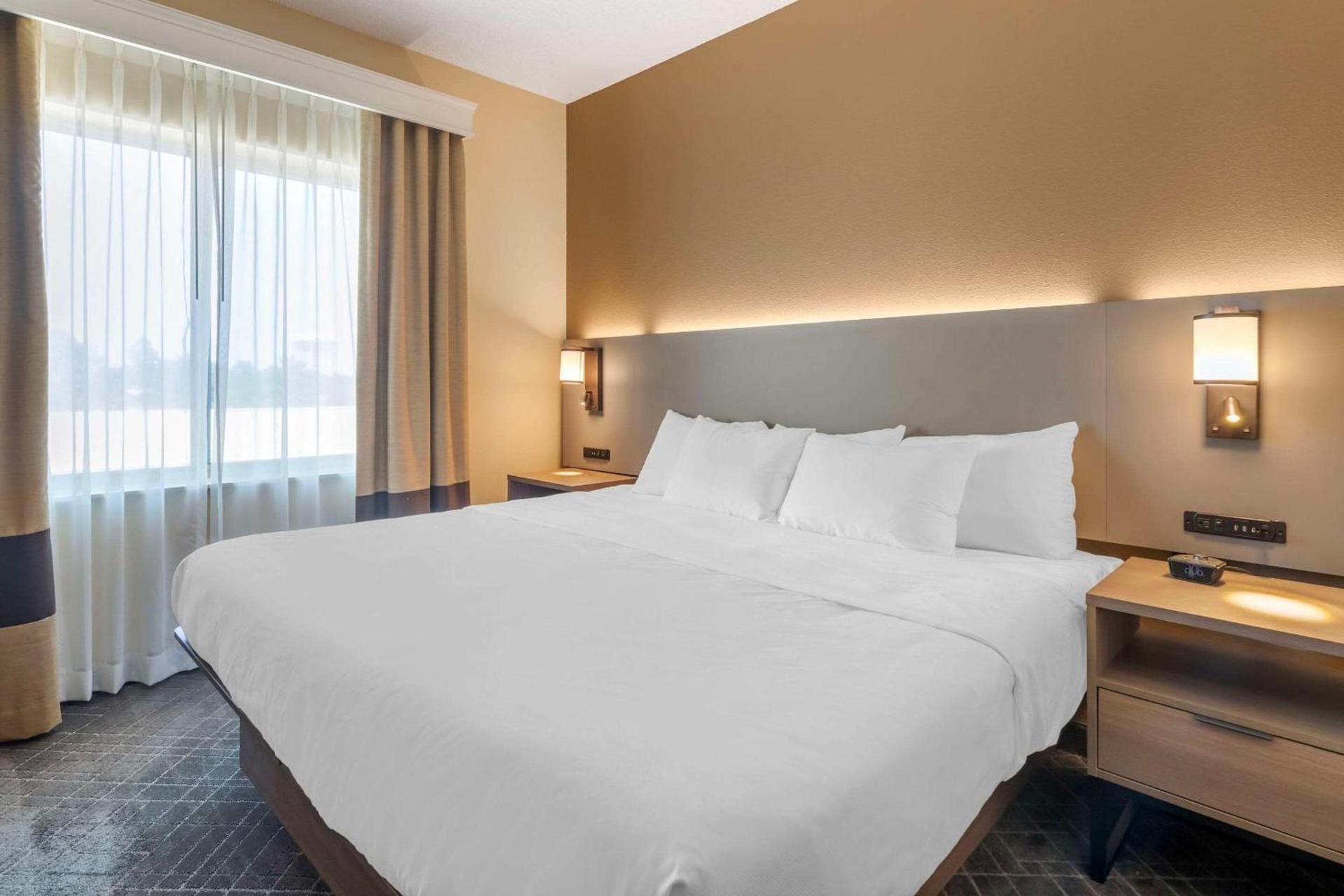 Comfort Suites McKinney-Allen photo 28