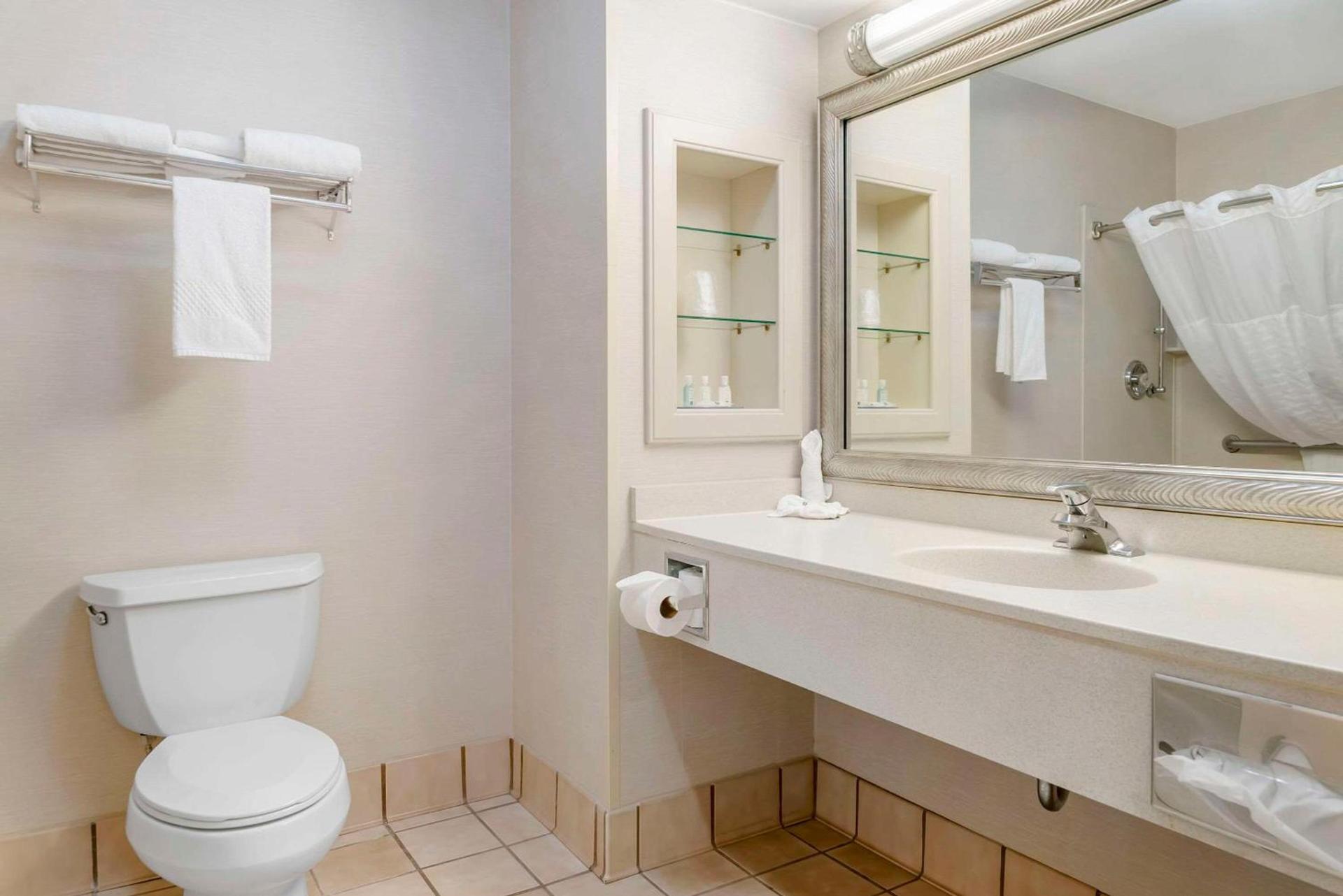 Quality Inn & Suites Monroe photo 31