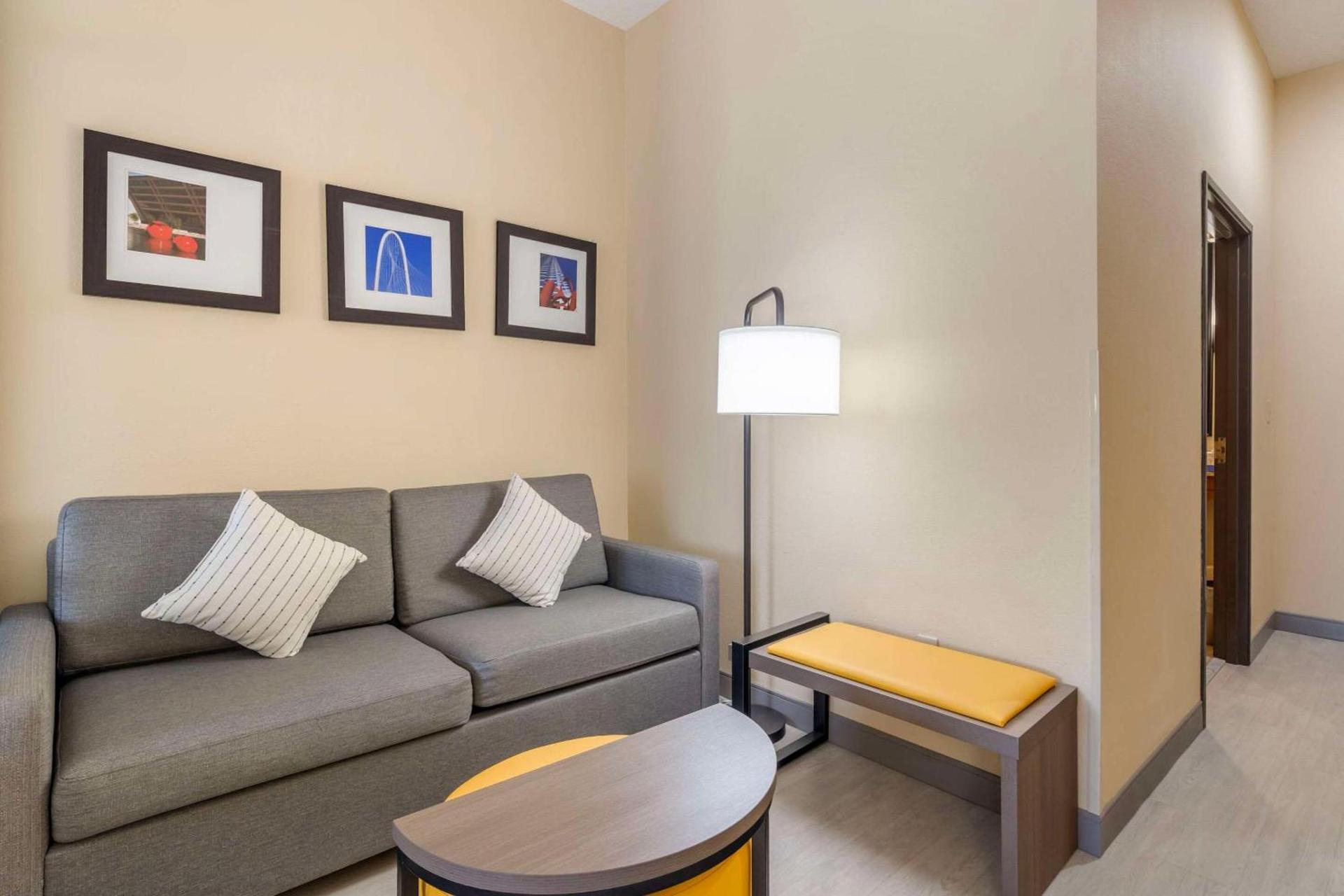 Comfort Suites McKinney-Allen photo 31