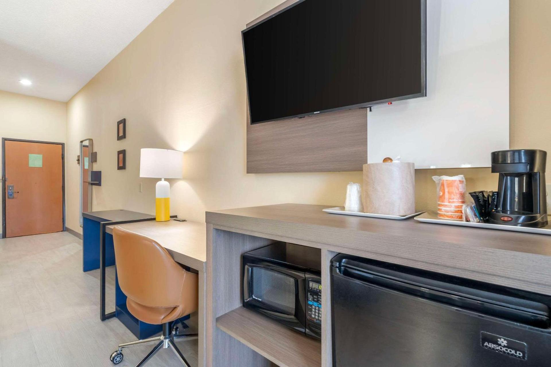 Comfort Suites McKinney-Allen photo 32