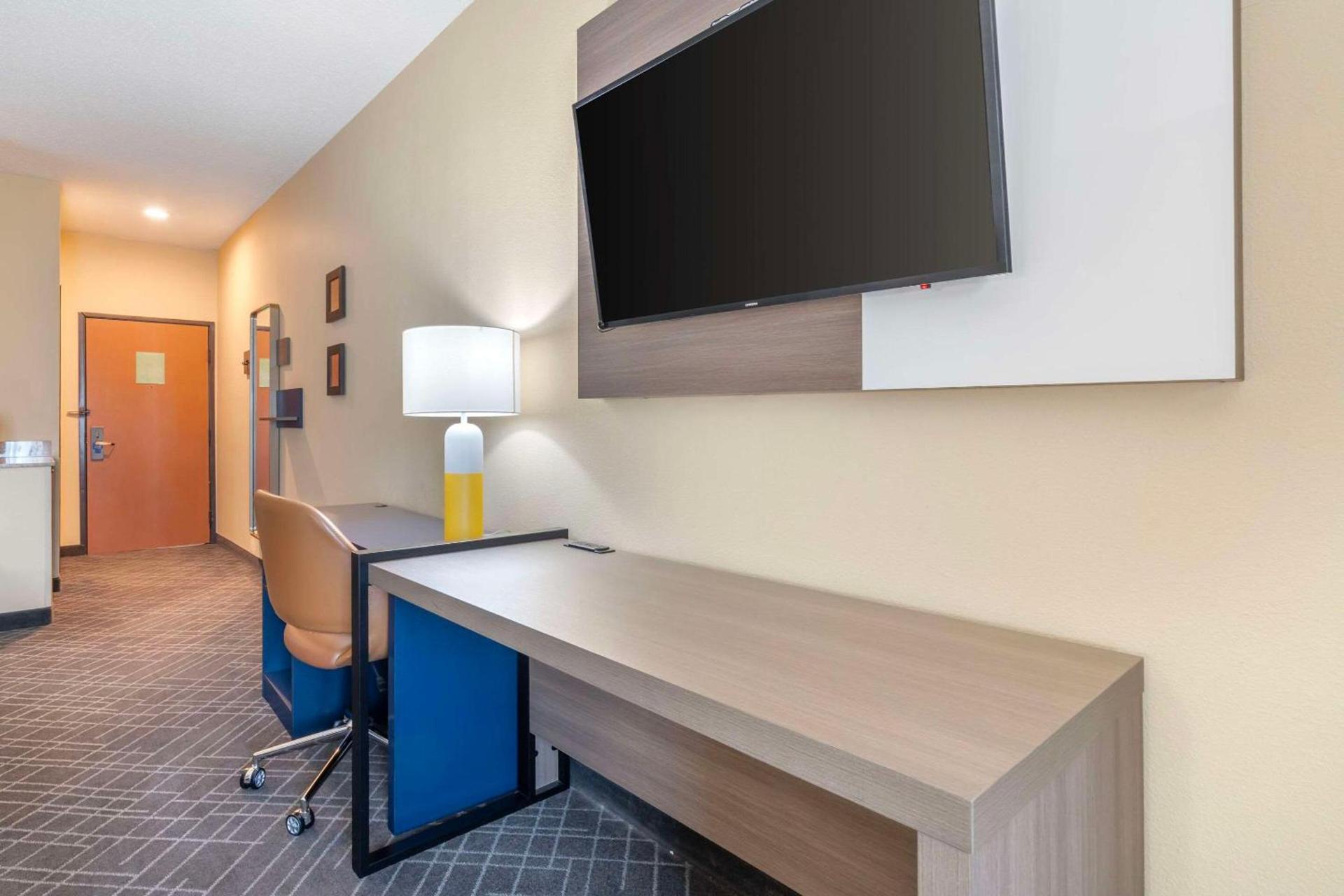 Comfort Suites McKinney-Allen photo 35