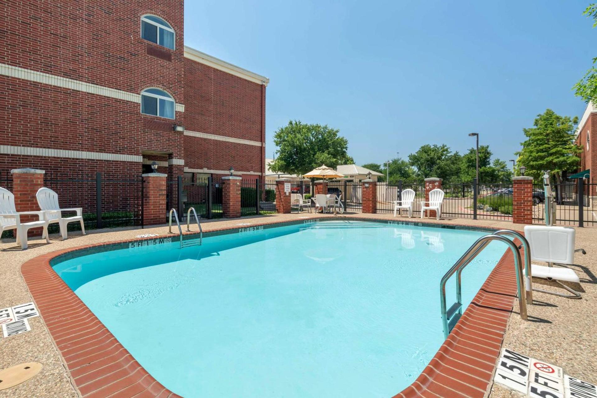 Comfort Suites McKinney-Allen photo 36