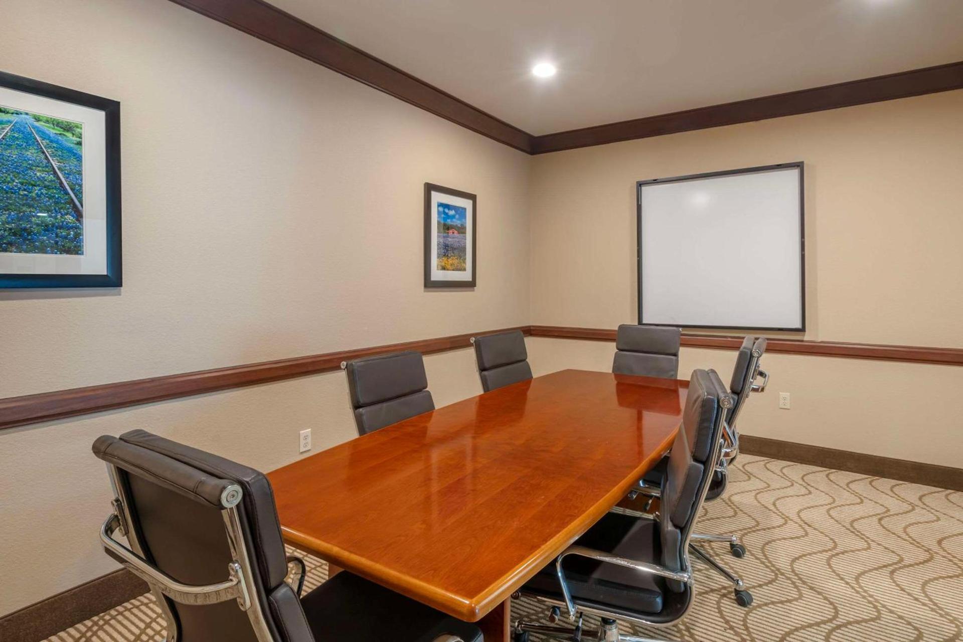 Comfort Suites McKinney-Allen photo 40