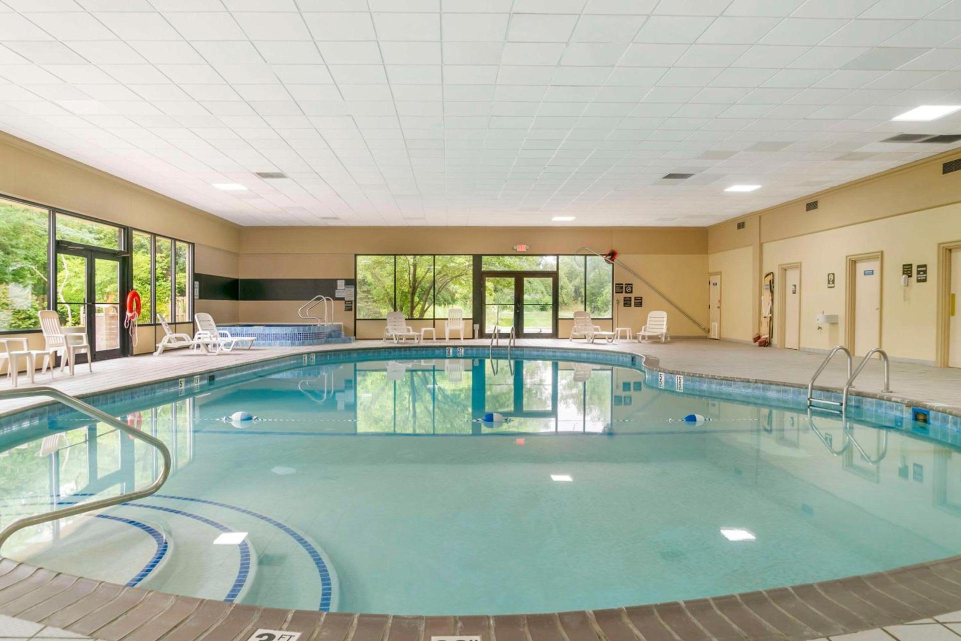 Quality Inn & Suites Monroe photo 39
