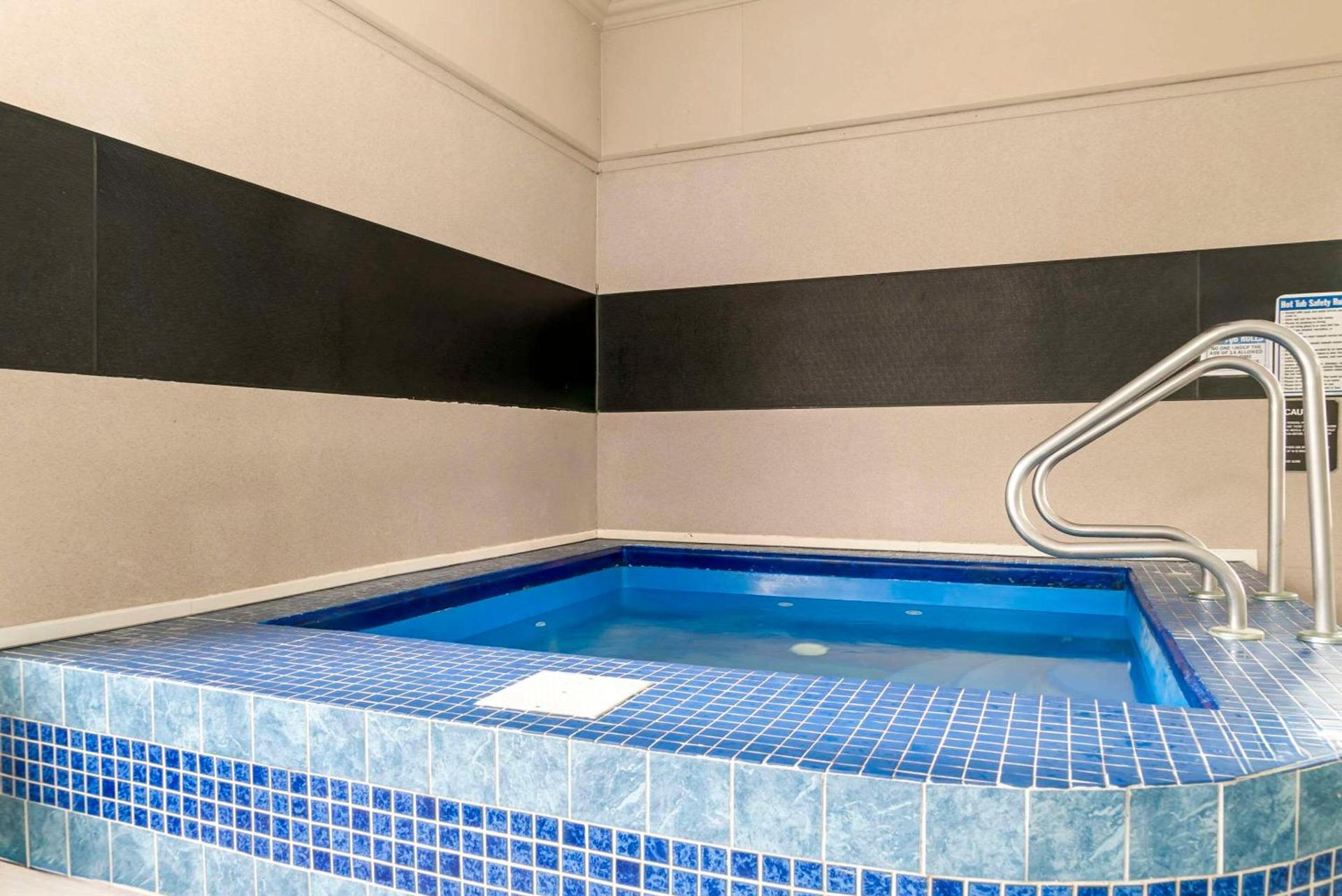 Quality Inn & Suites Monroe photo 40