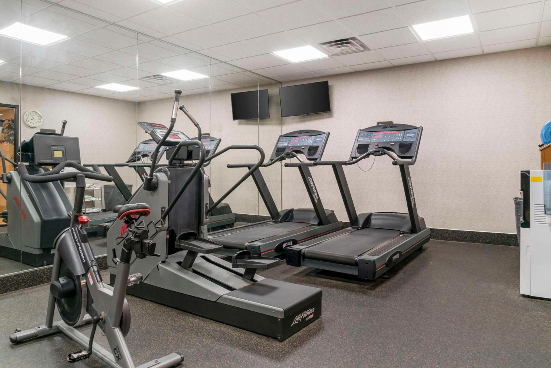 Quality Inn & Suites Monroe photo 41