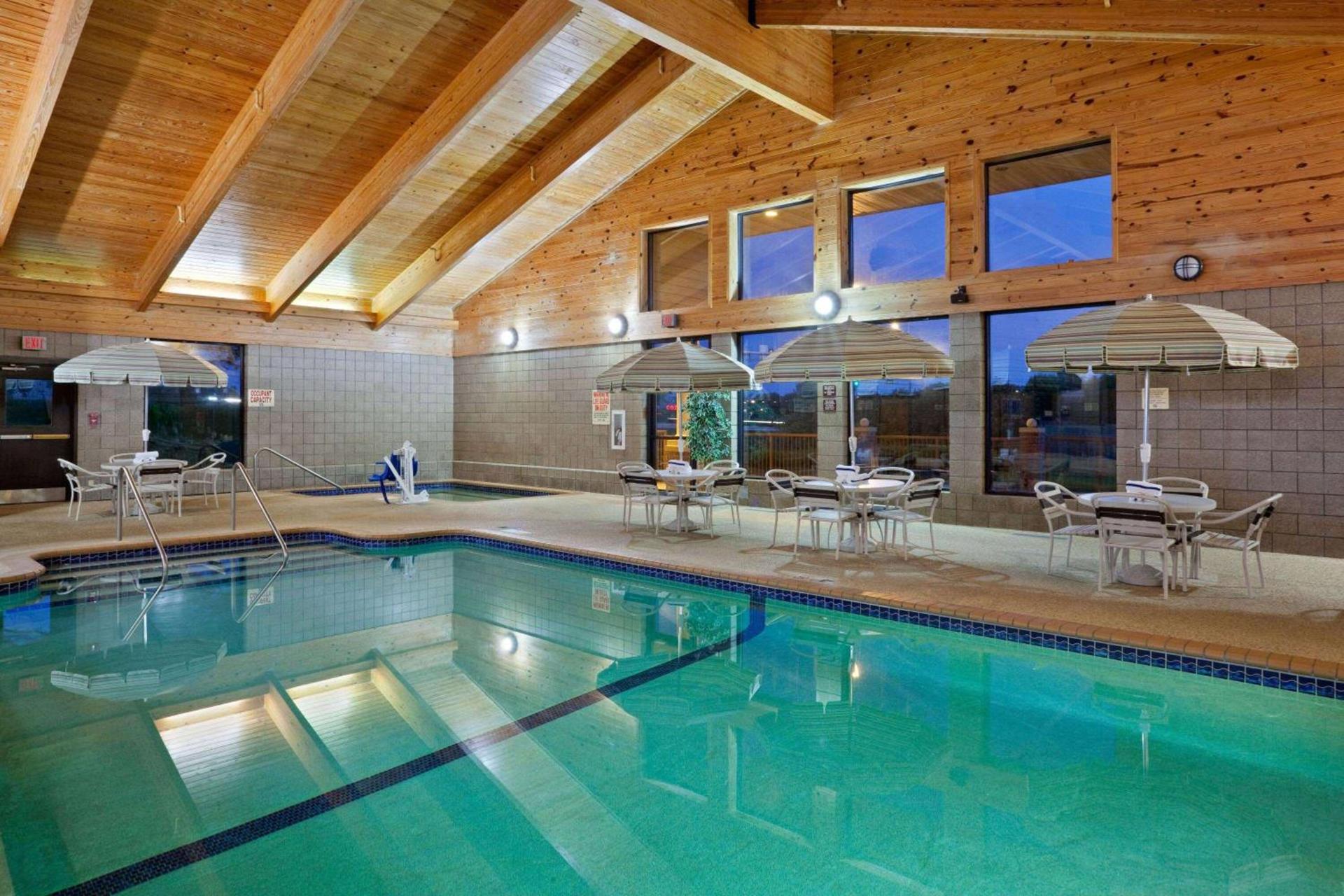 AmericInn by Wyndham Chanhassen photo 9
