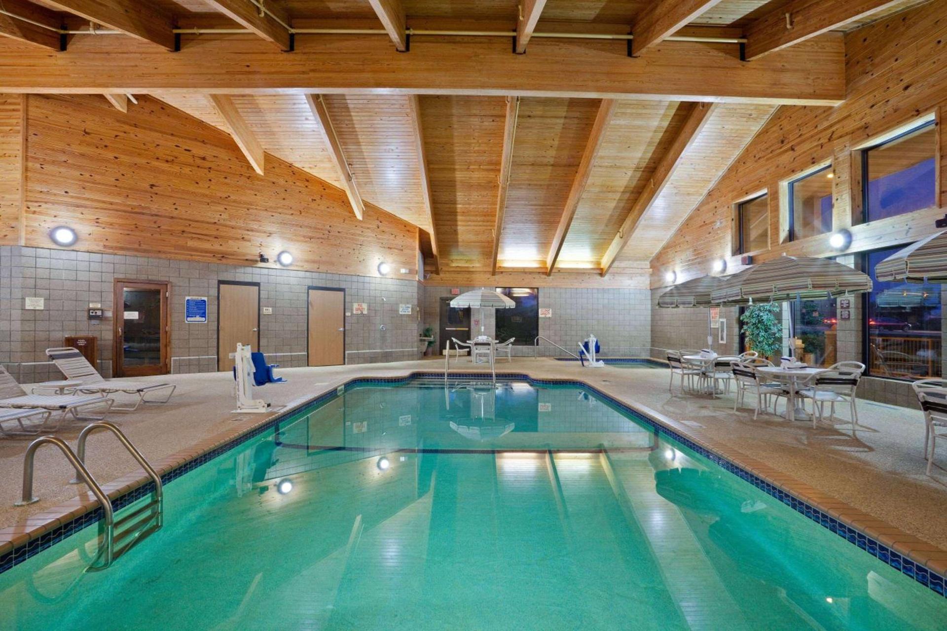 AmericInn by Wyndham Chanhassen photo 44
