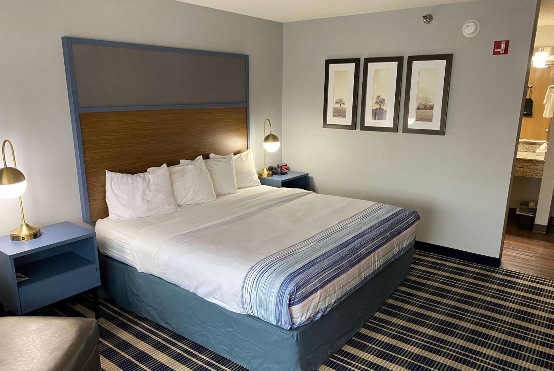 AmericInn by Wyndham Chanhassen photo 47