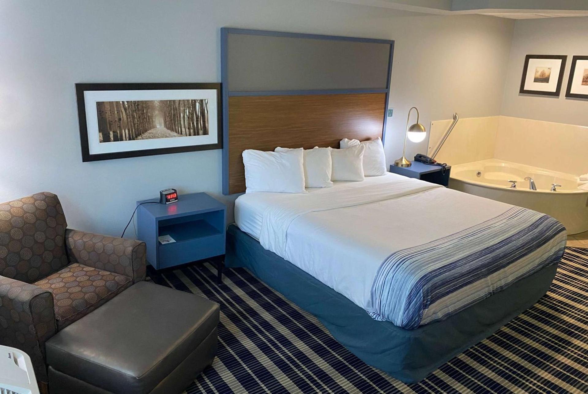 AmericInn by Wyndham Chanhassen photo 52