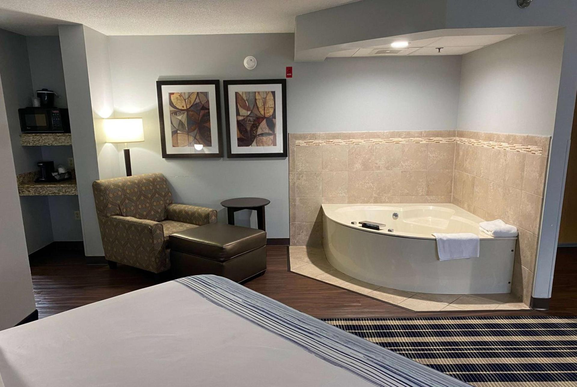 AmericInn by Wyndham Chanhassen photo 57