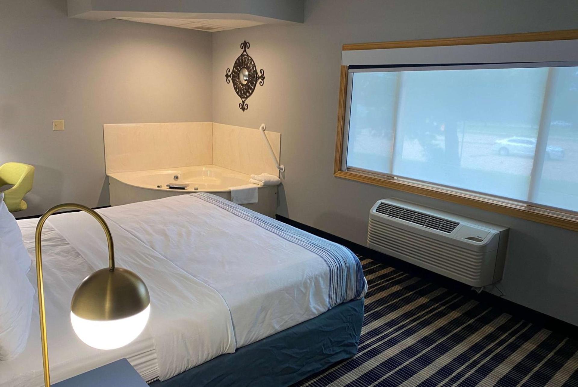 AmericInn by Wyndham Chanhassen photo 59