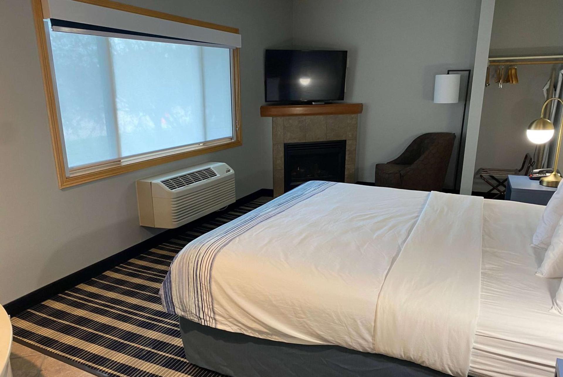 AmericInn by Wyndham Chanhassen photo 60