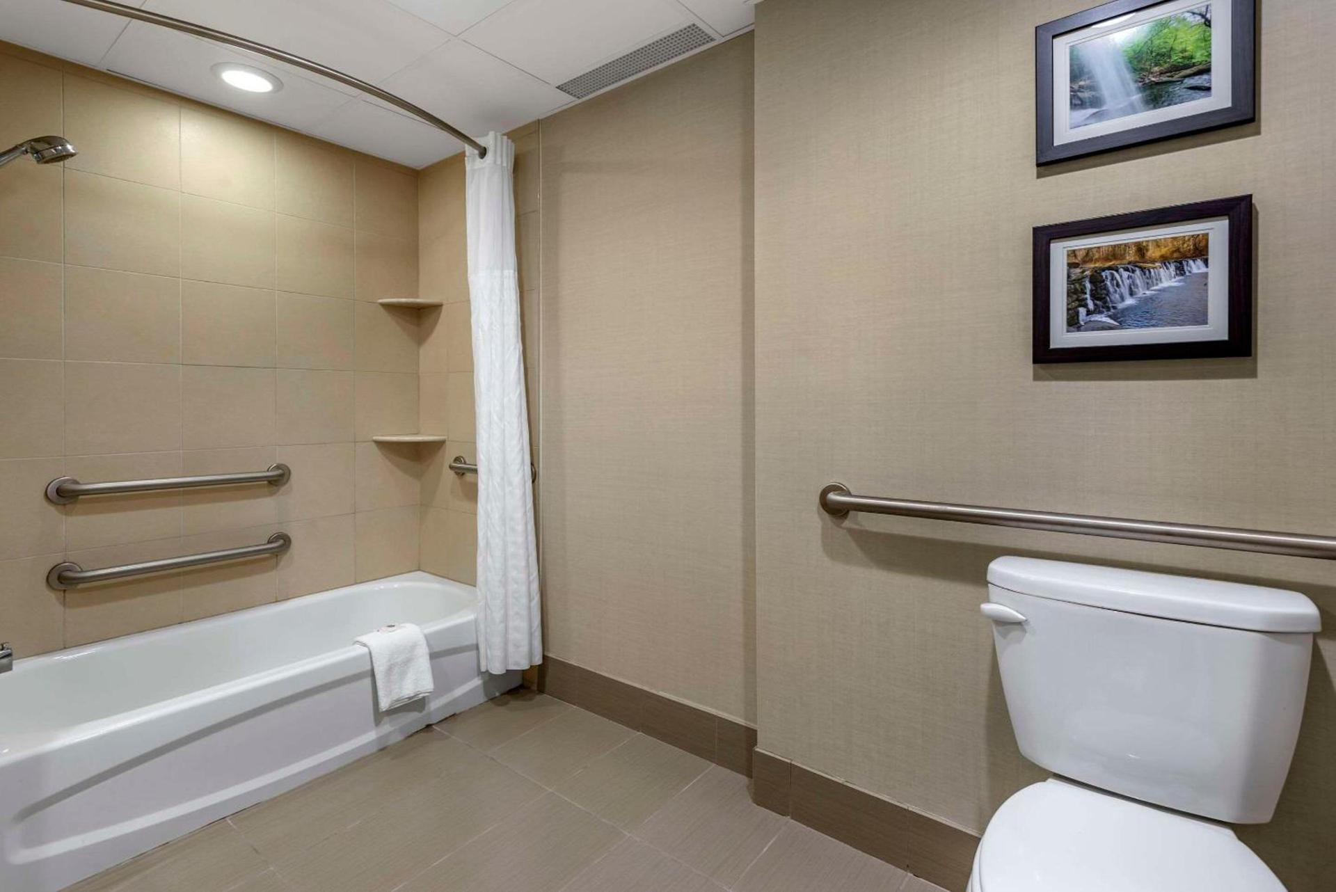 Comfort Inn & Suites Glen Mills - West Chester photo 10