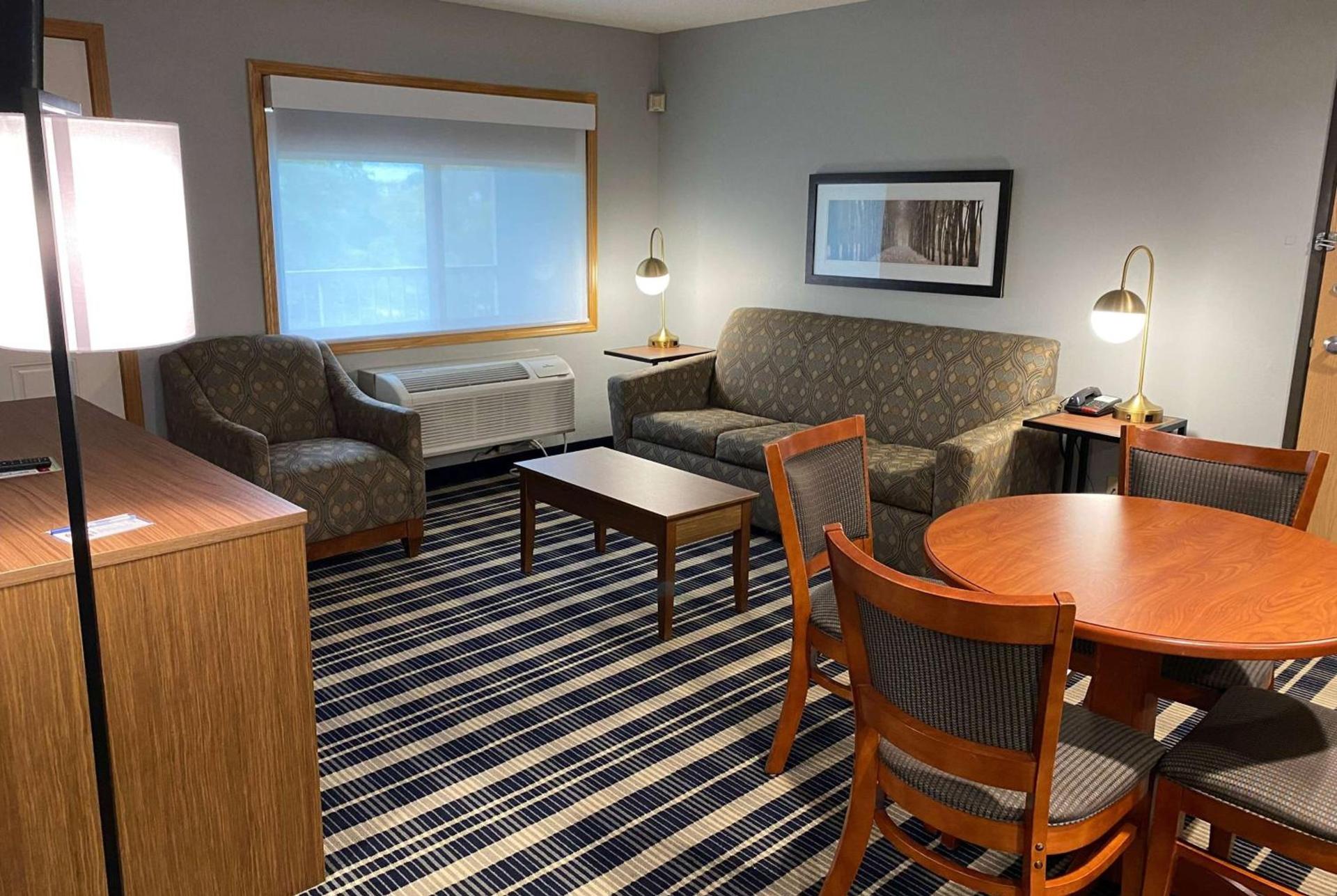 AmericInn by Wyndham Chanhassen photo 64