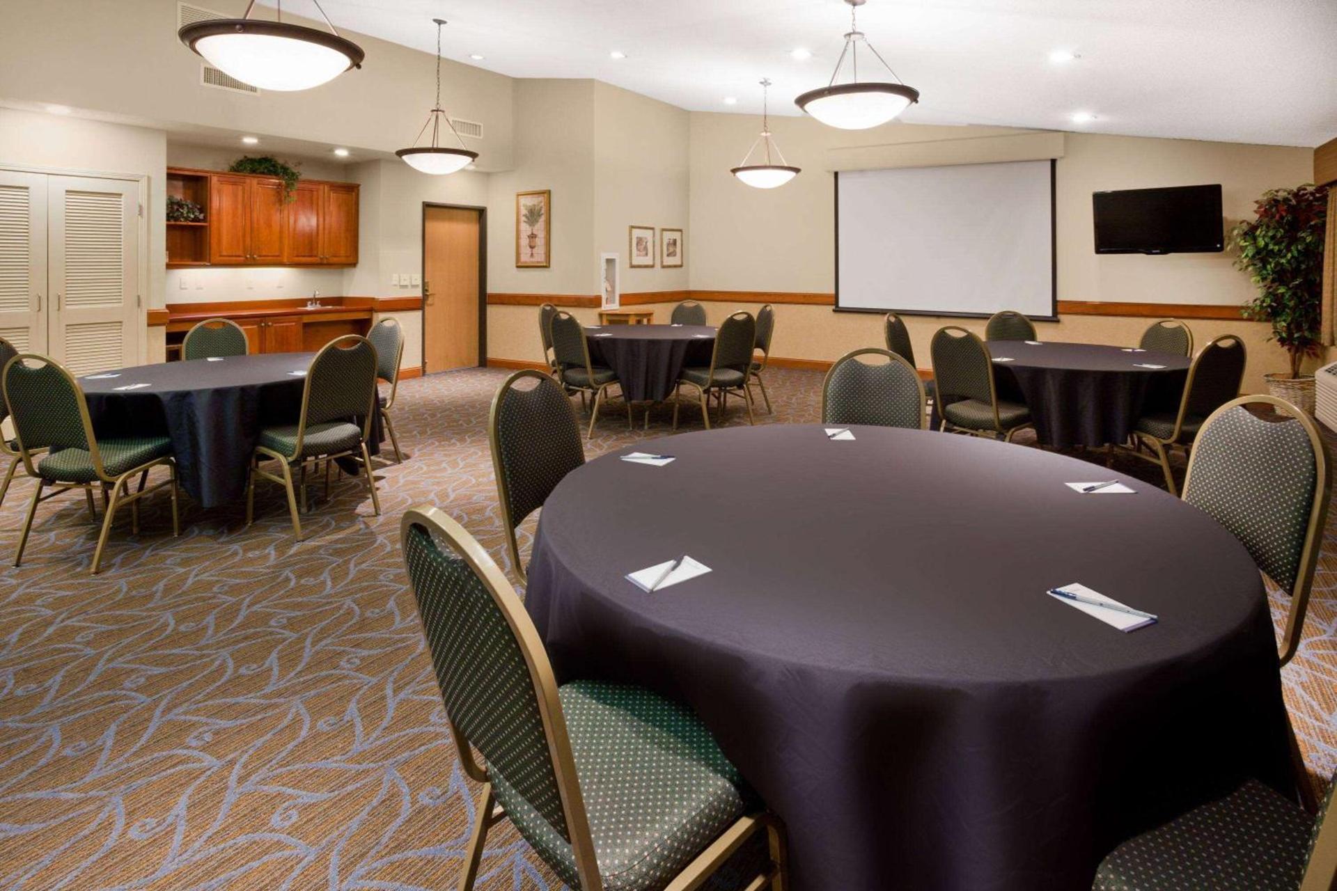 AmericInn by Wyndham Chanhassen photo 75