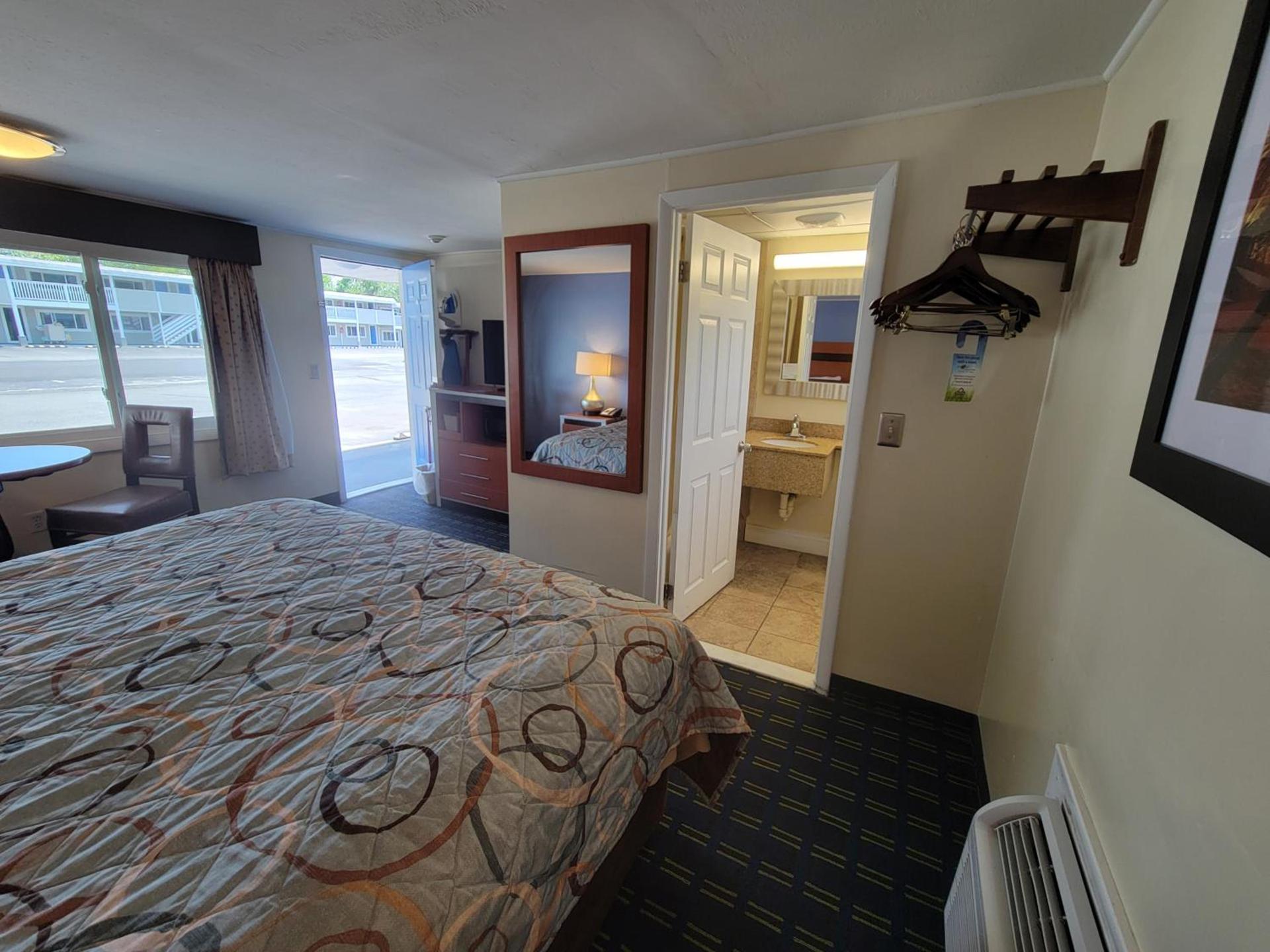 Days Inn by Wyndham - Cape Cod photo 3