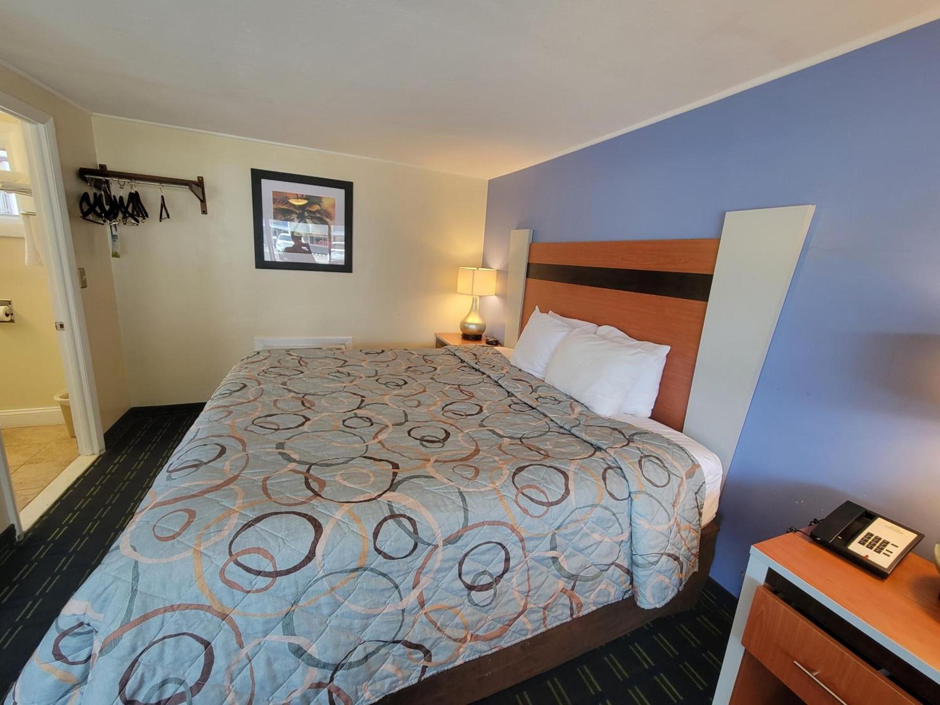 Days Inn by Wyndham - Cape Cod photo 2