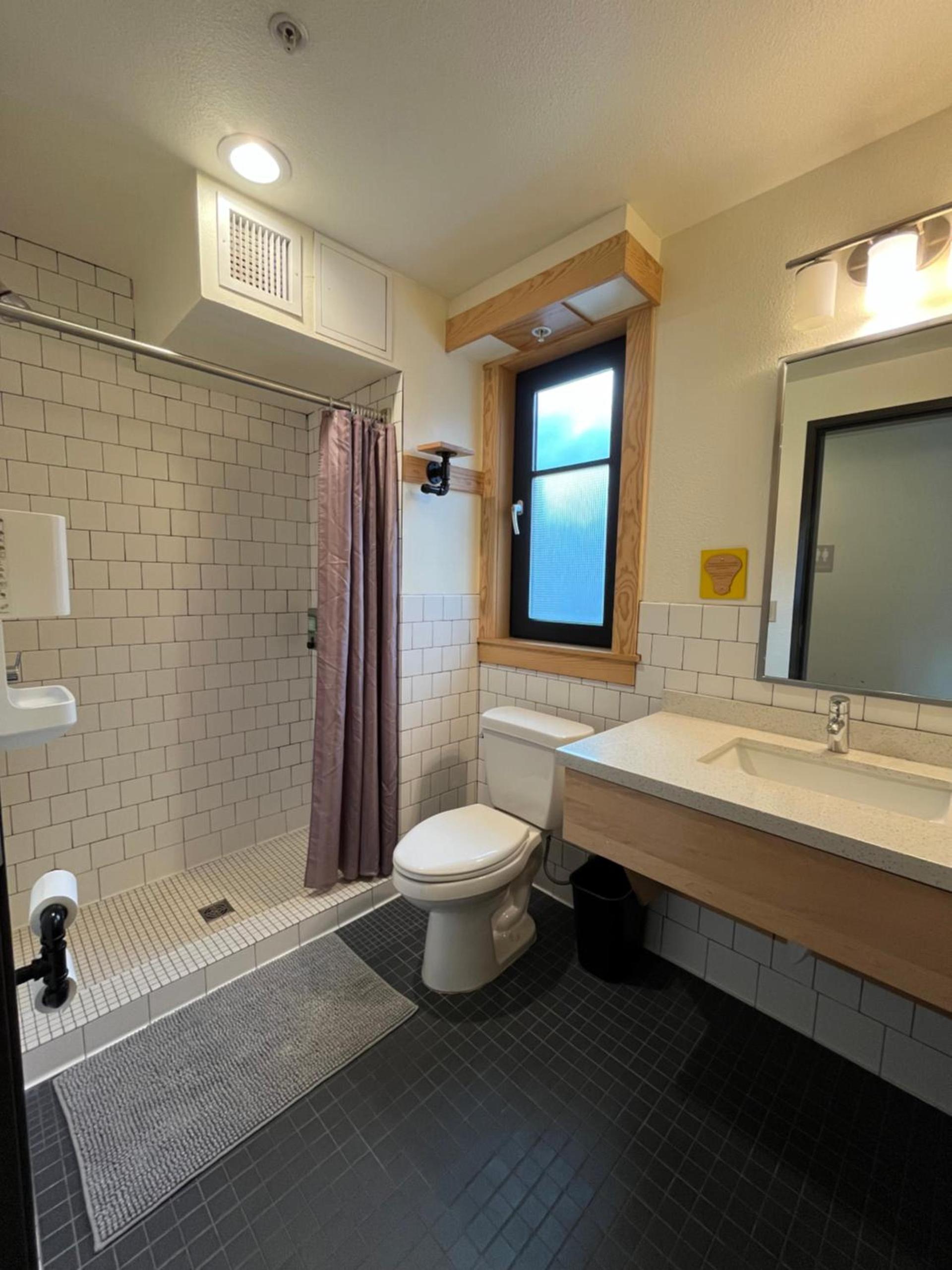 Northwest Portland Hostel photo 34