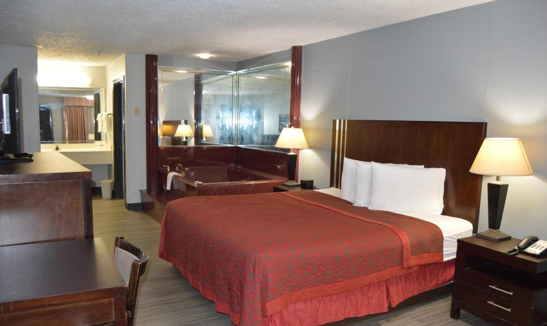 Days Inn & Suites by Wyndham Winnie photo 21