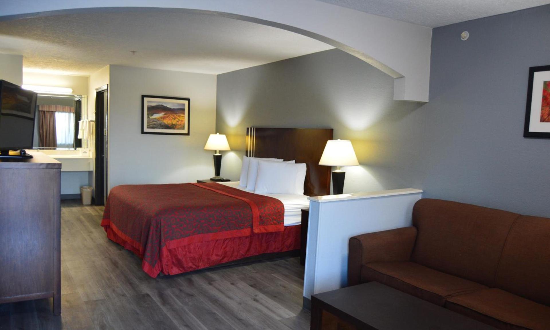Days Inn & Suites by Wyndham Winnie photo 22