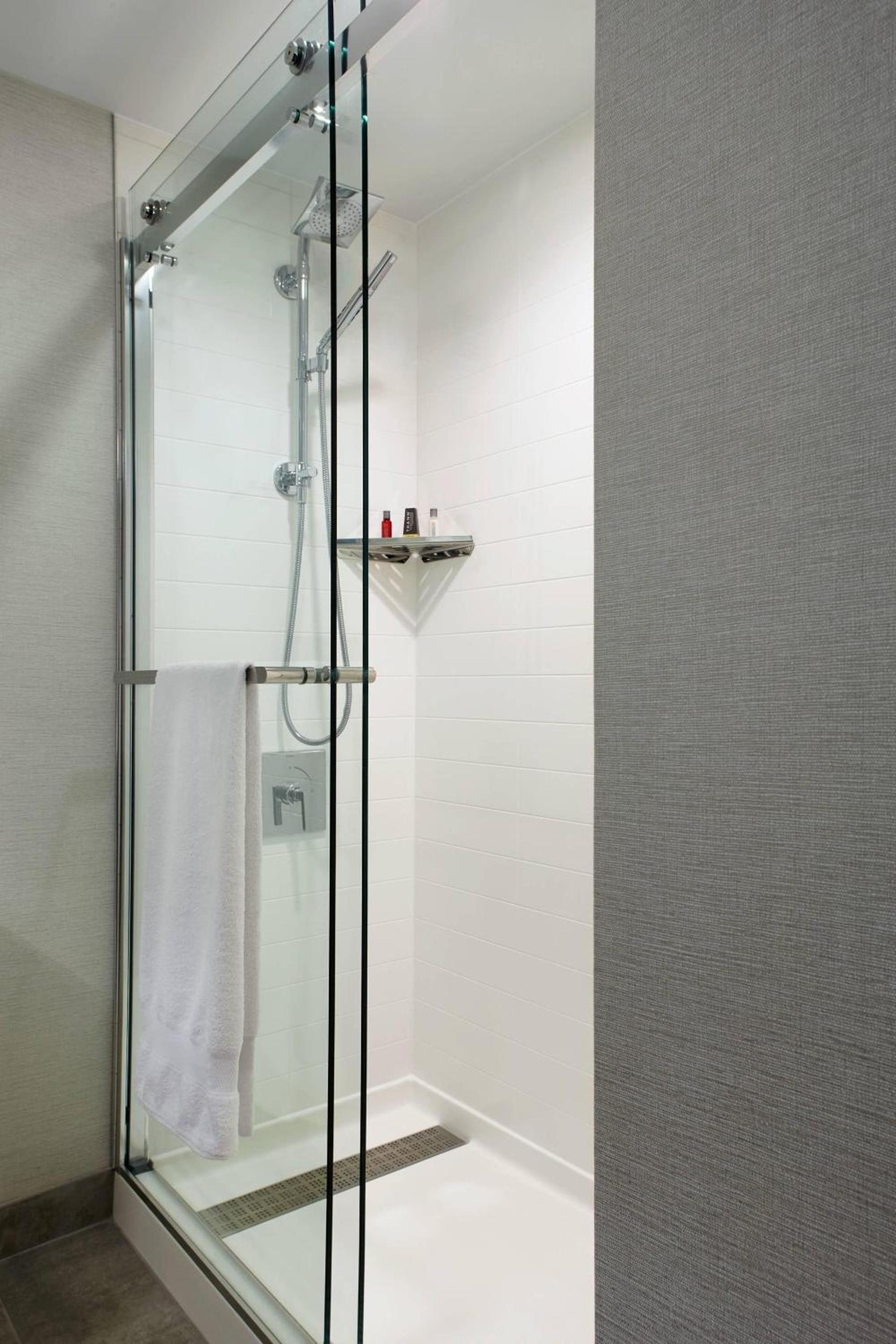 Marriott Cincinnati Northeast photo 12