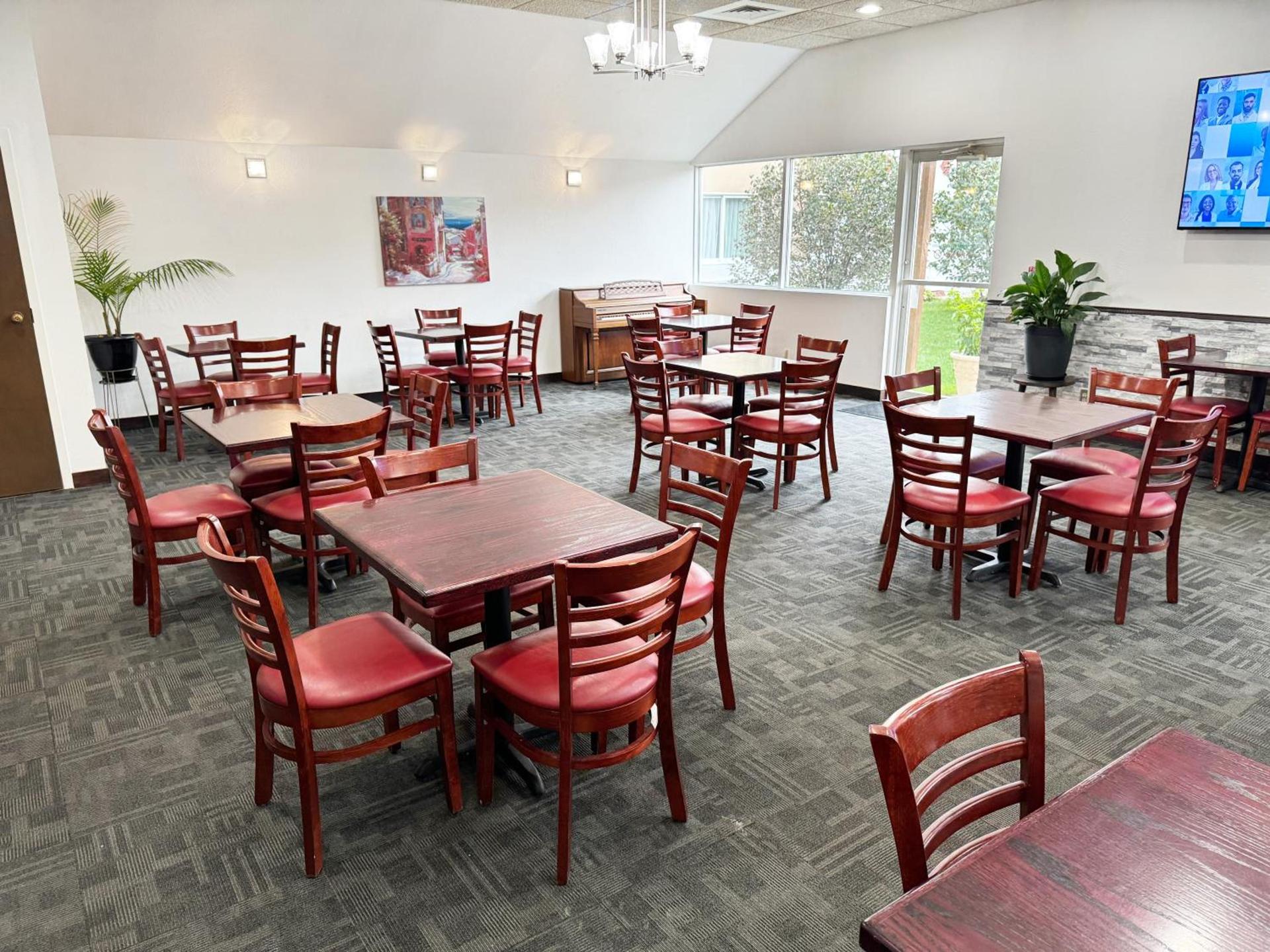 Econo Lodge Wausau - Rothschild photo 42