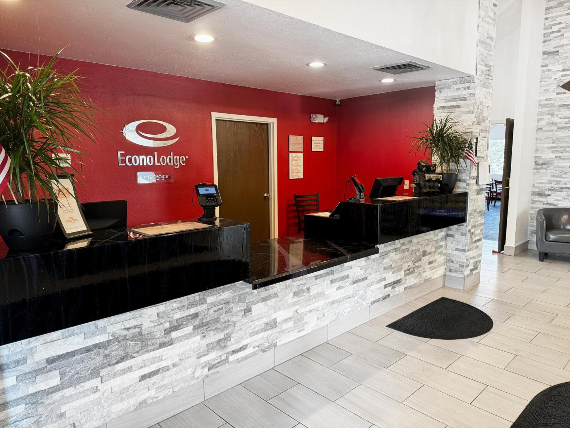 Econo Lodge Wausau - Rothschild photo 56
