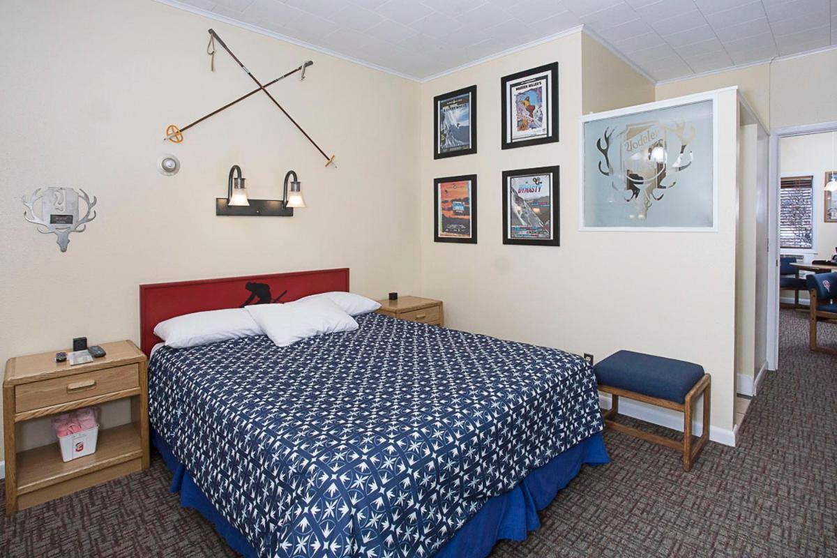 Yodeler Motel photo 5