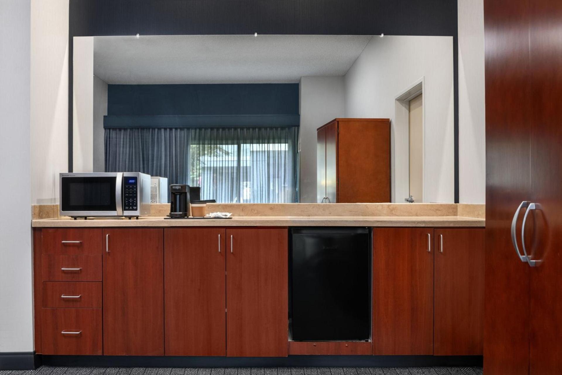 Courtyard by Marriott Anchorage Airport photo 24