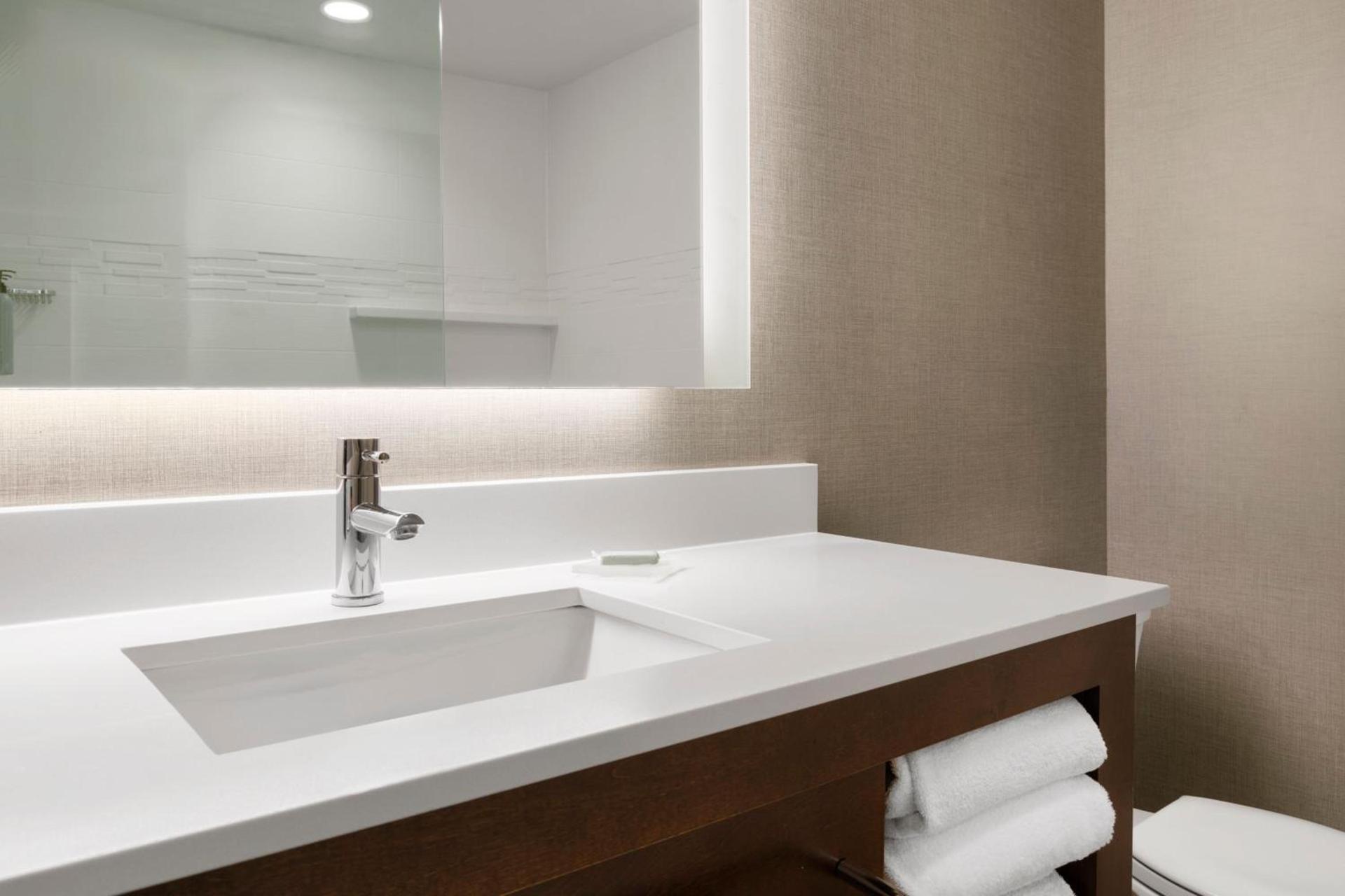Residence Inn by Marriott Milwaukee West photo 17
