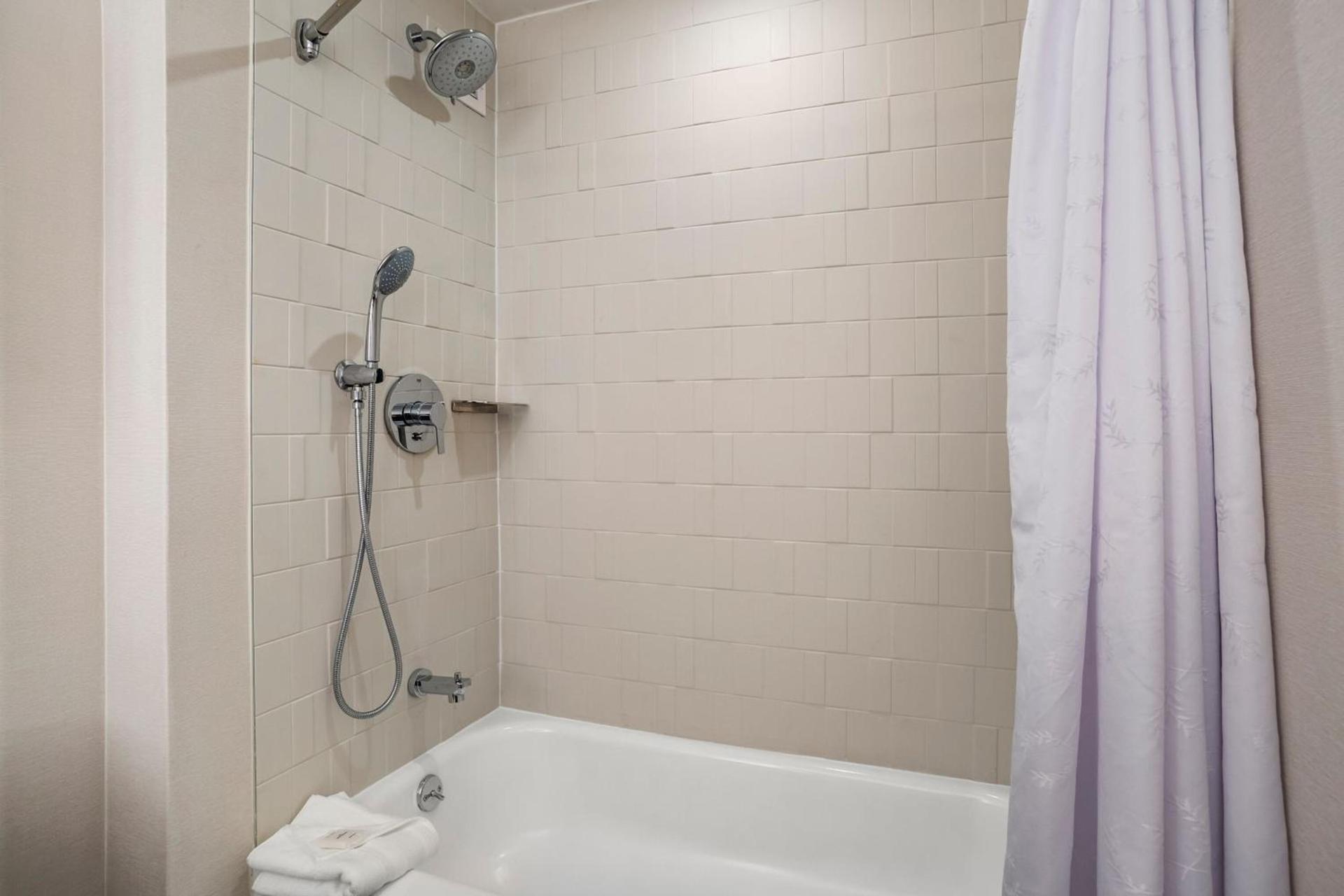 Sheraton Suites Wilmington Downtown photo 16