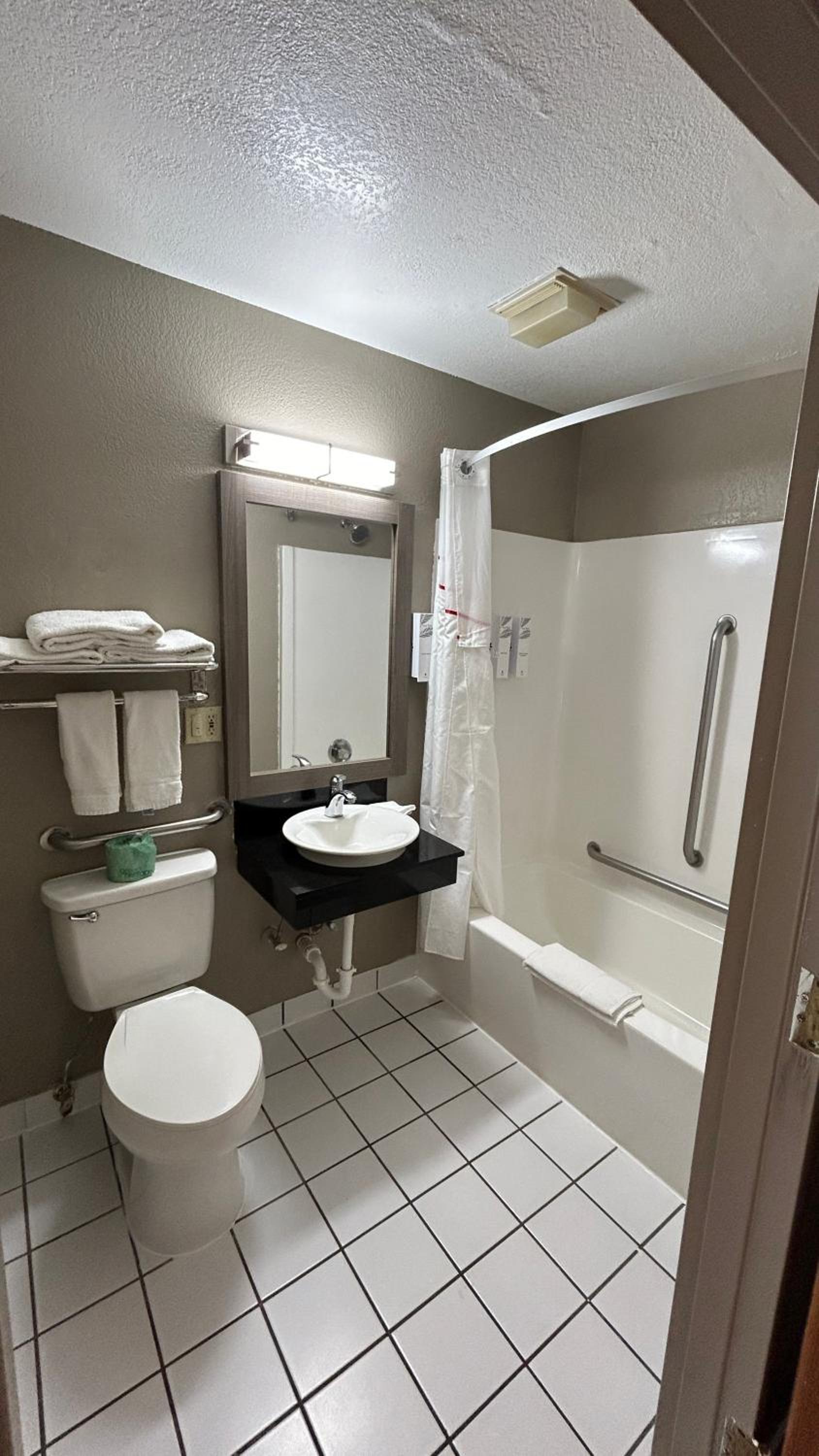 Red Roof Inn Greencastle South - Cloverdale photo 18