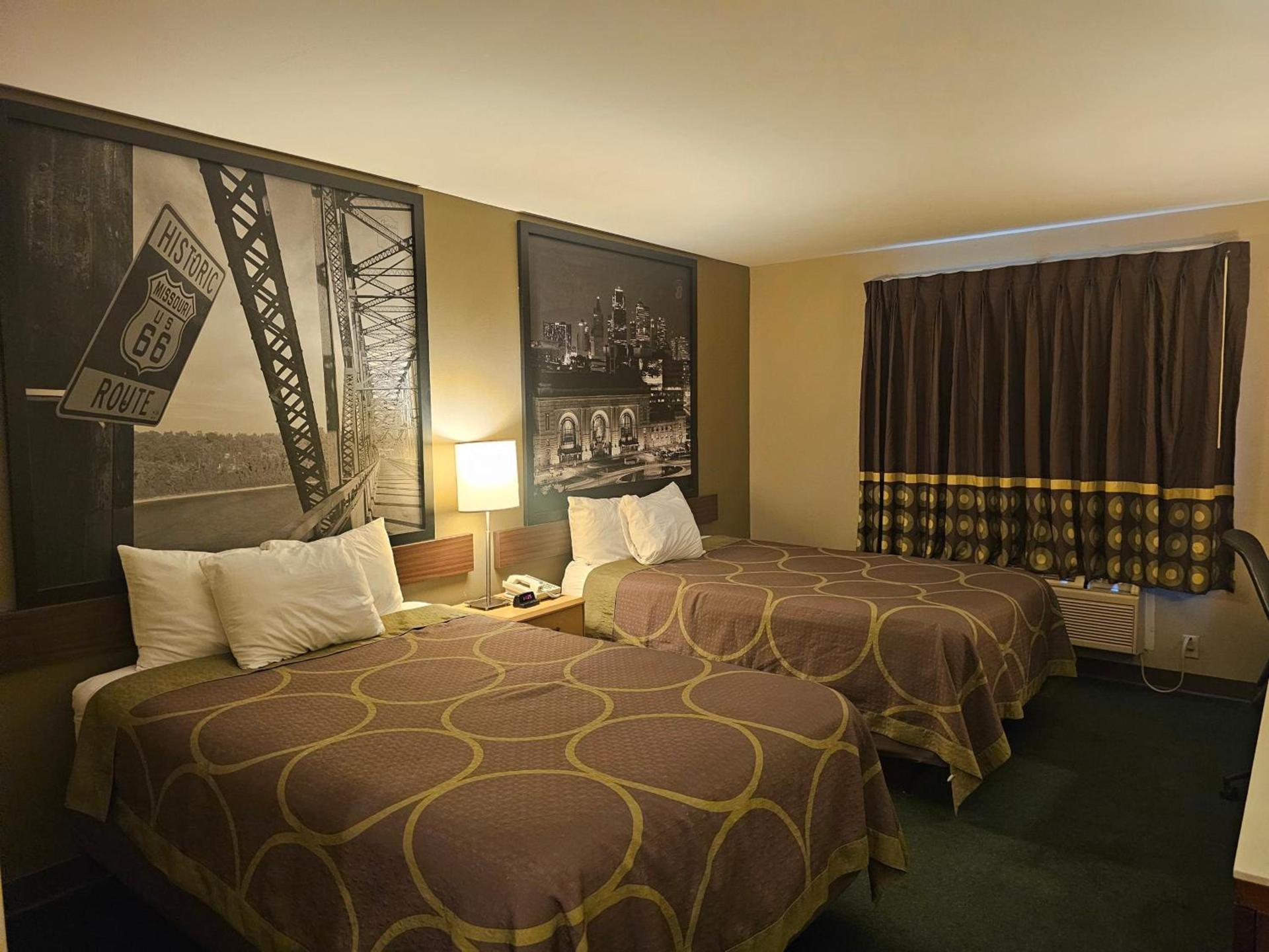 Super 8 by Wyndham Ava photo 36