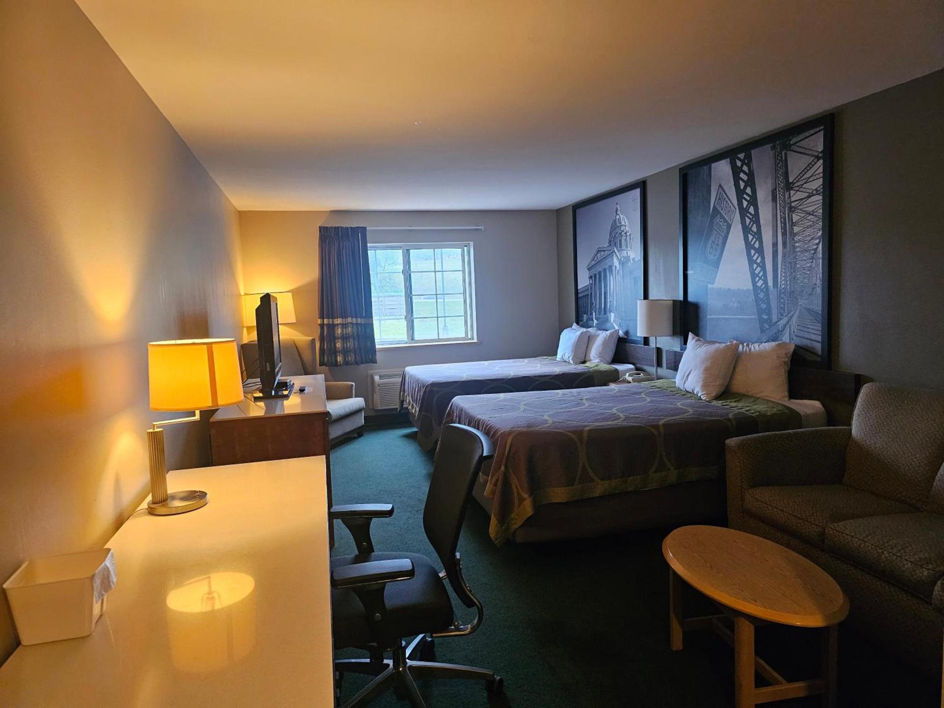 Super 8 by Wyndham Ava photo 25