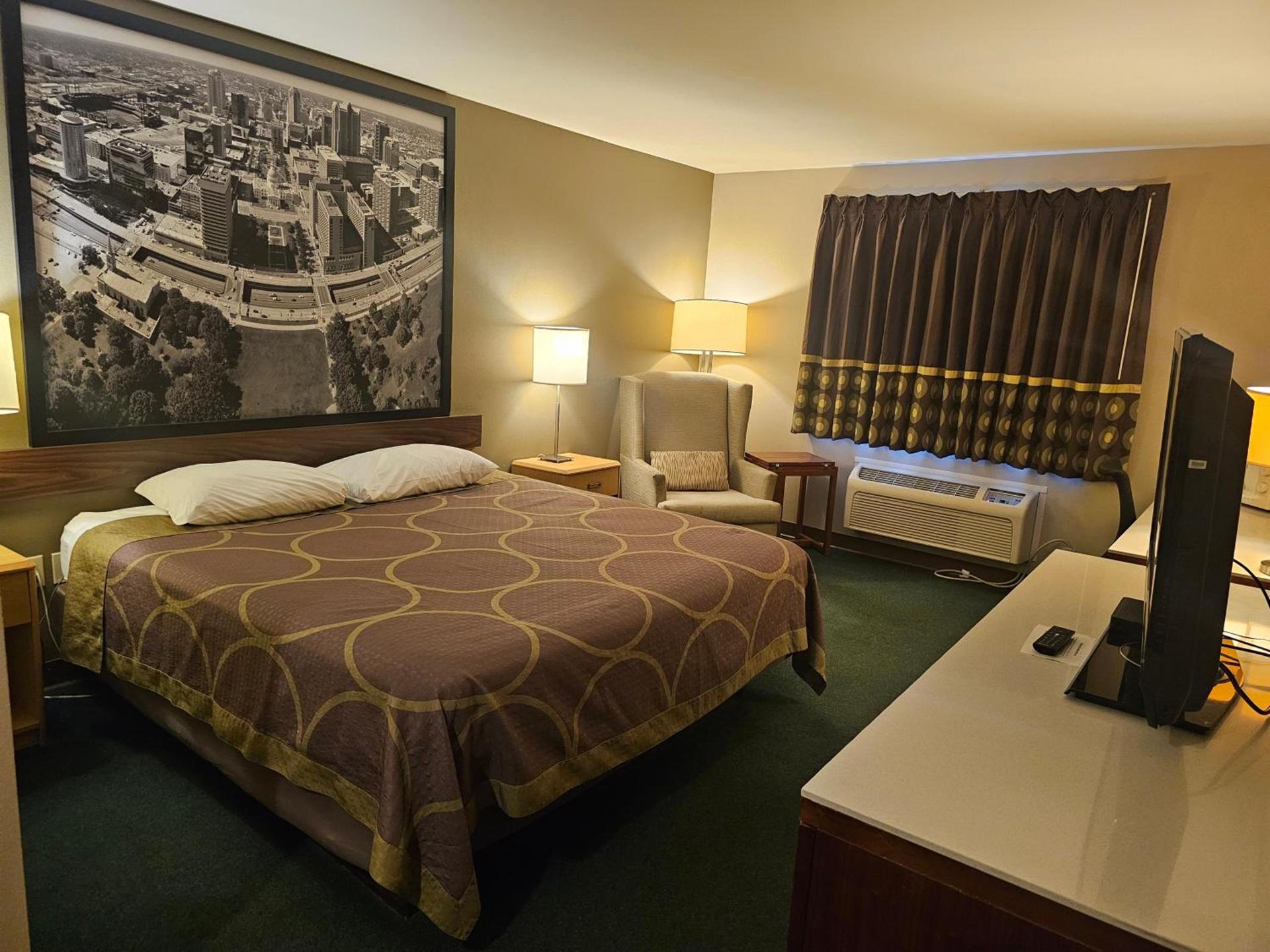Super 8 by Wyndham Ava photo 39