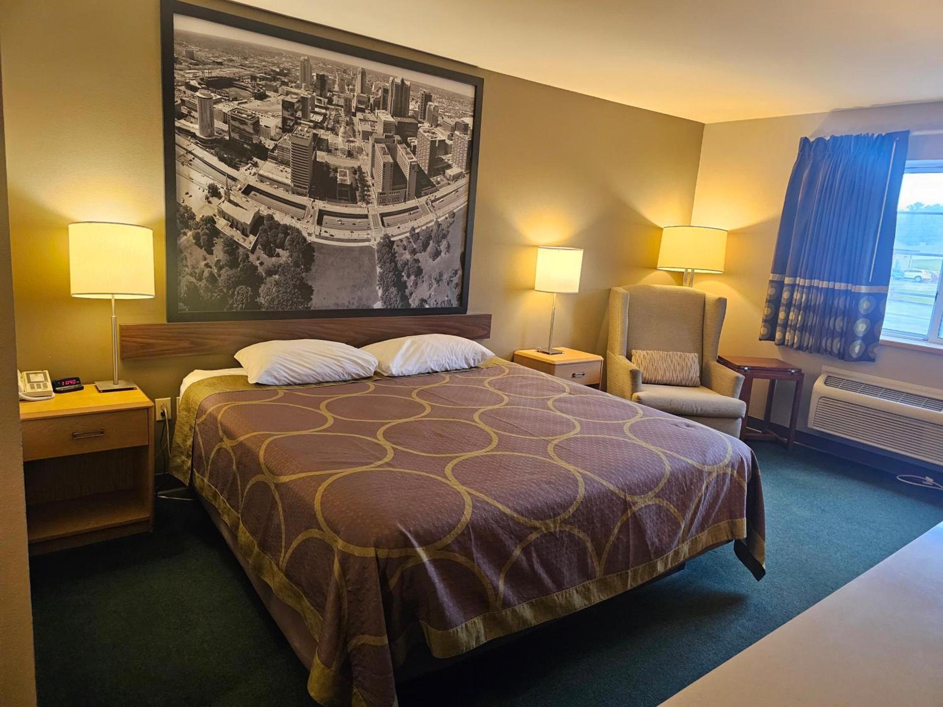 Super 8 by Wyndham Ava photo 38