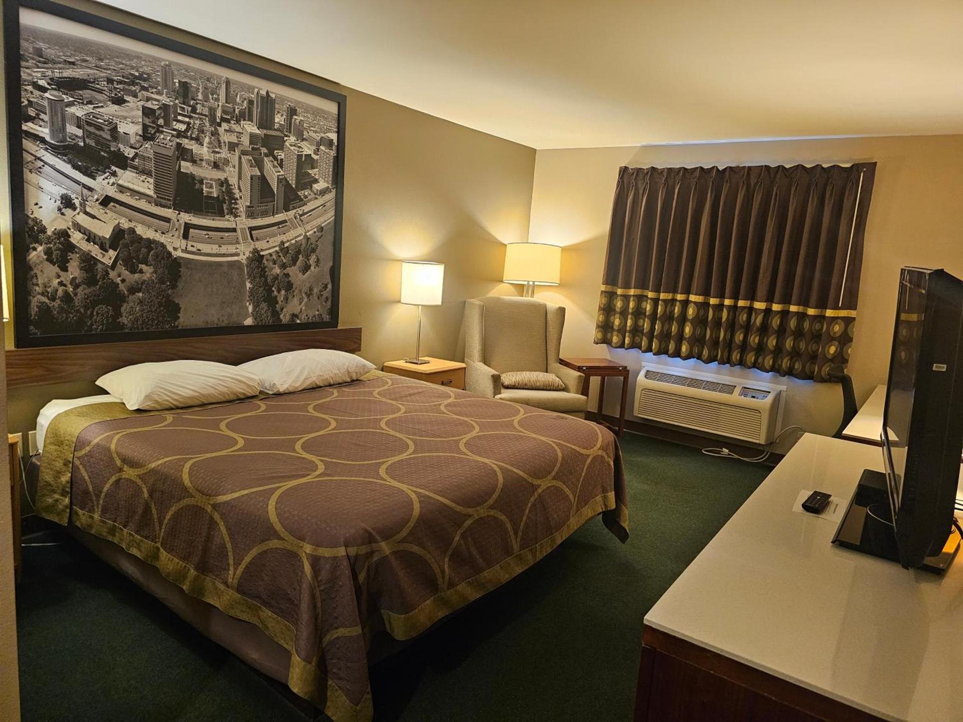 Super 8 by Wyndham Ava photo 29