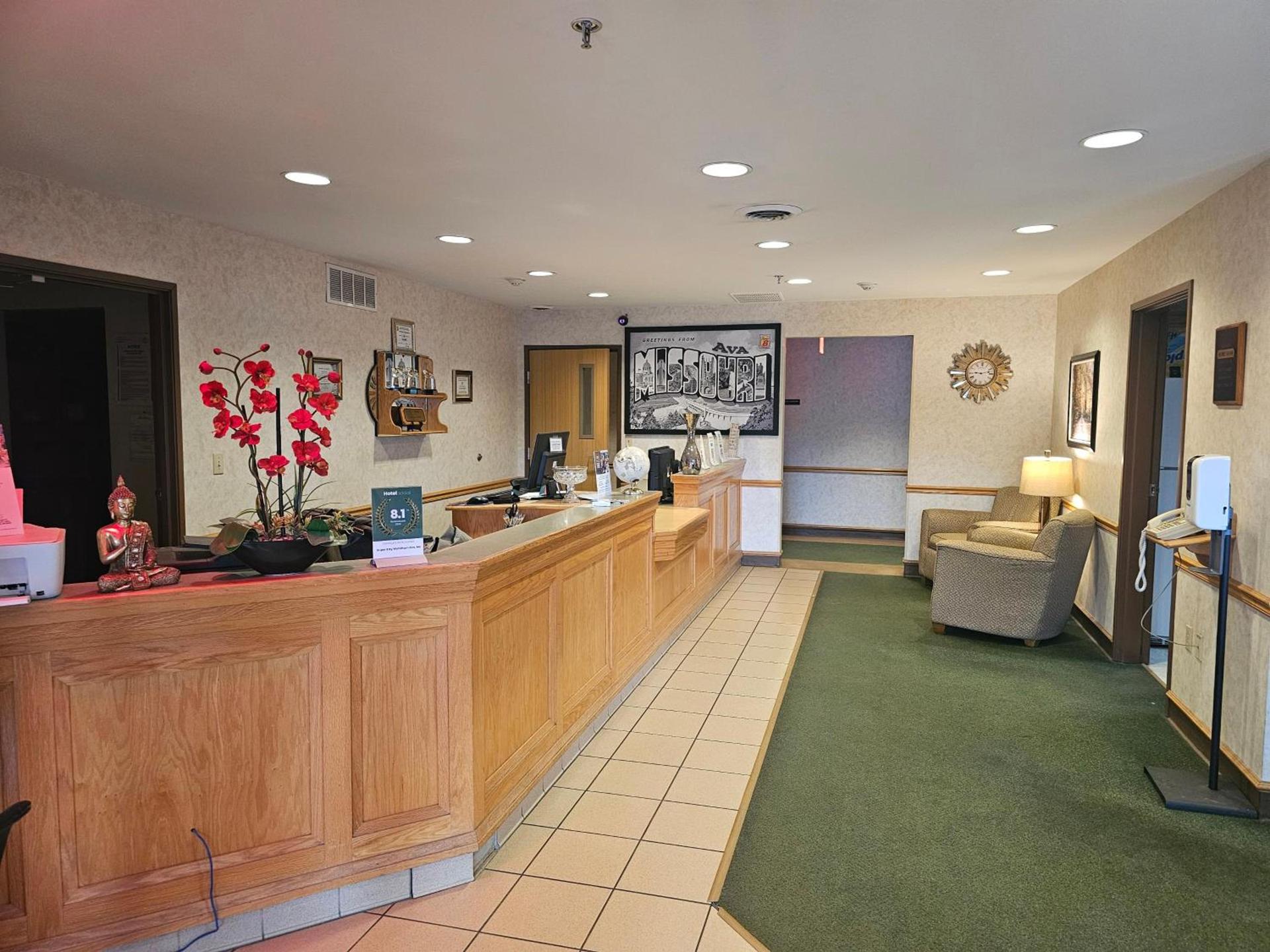 Super 8 by Wyndham Ava photo 43