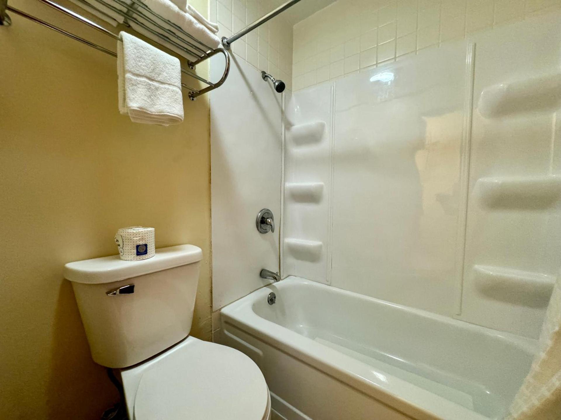 FairBridge Inn Express Hiawatha photo 7