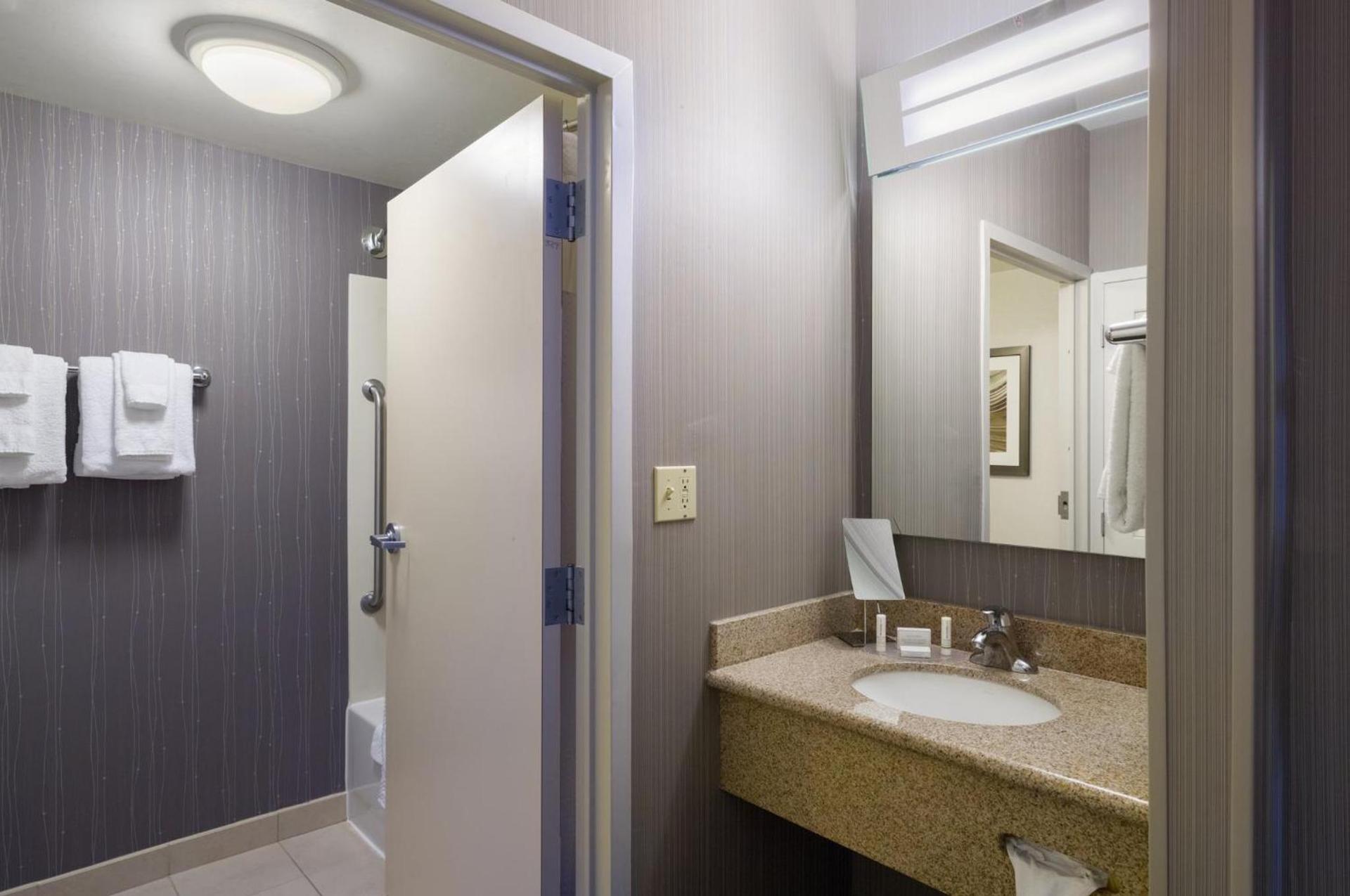 Courtyard by Marriott Scranton Montage Mountain photo 40
