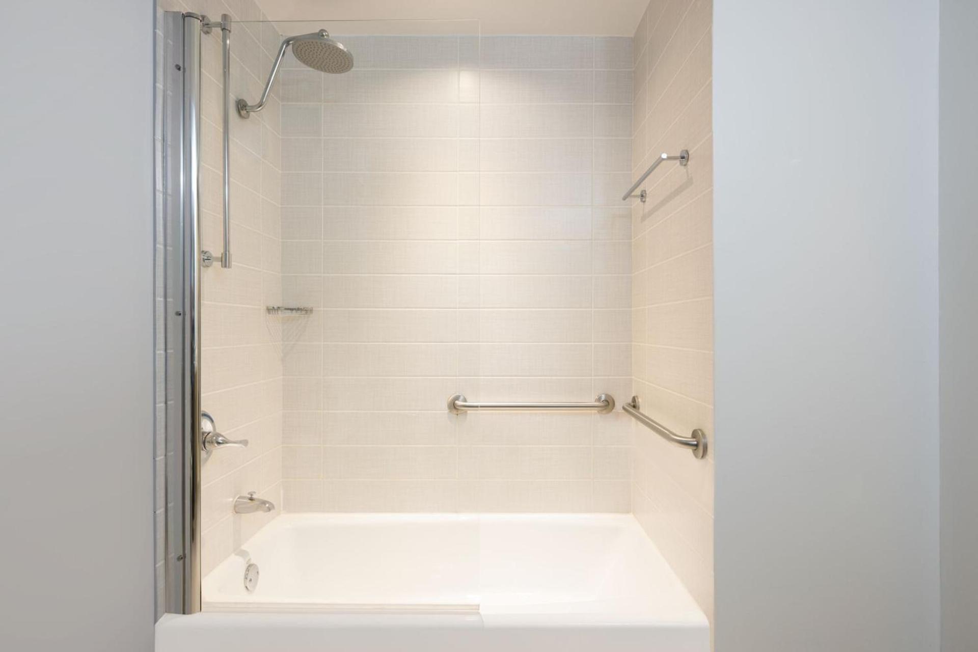 Courtyard by Marriott New York JFK Airport photo 13